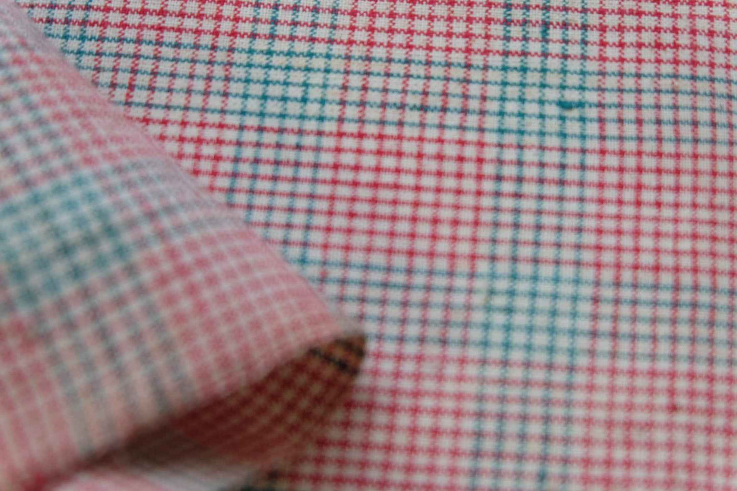 A015 Southern Windmill Check: White Tǔbù with Red & Green Pinstripes - 37cm Width | Ready to Use - BUBBO