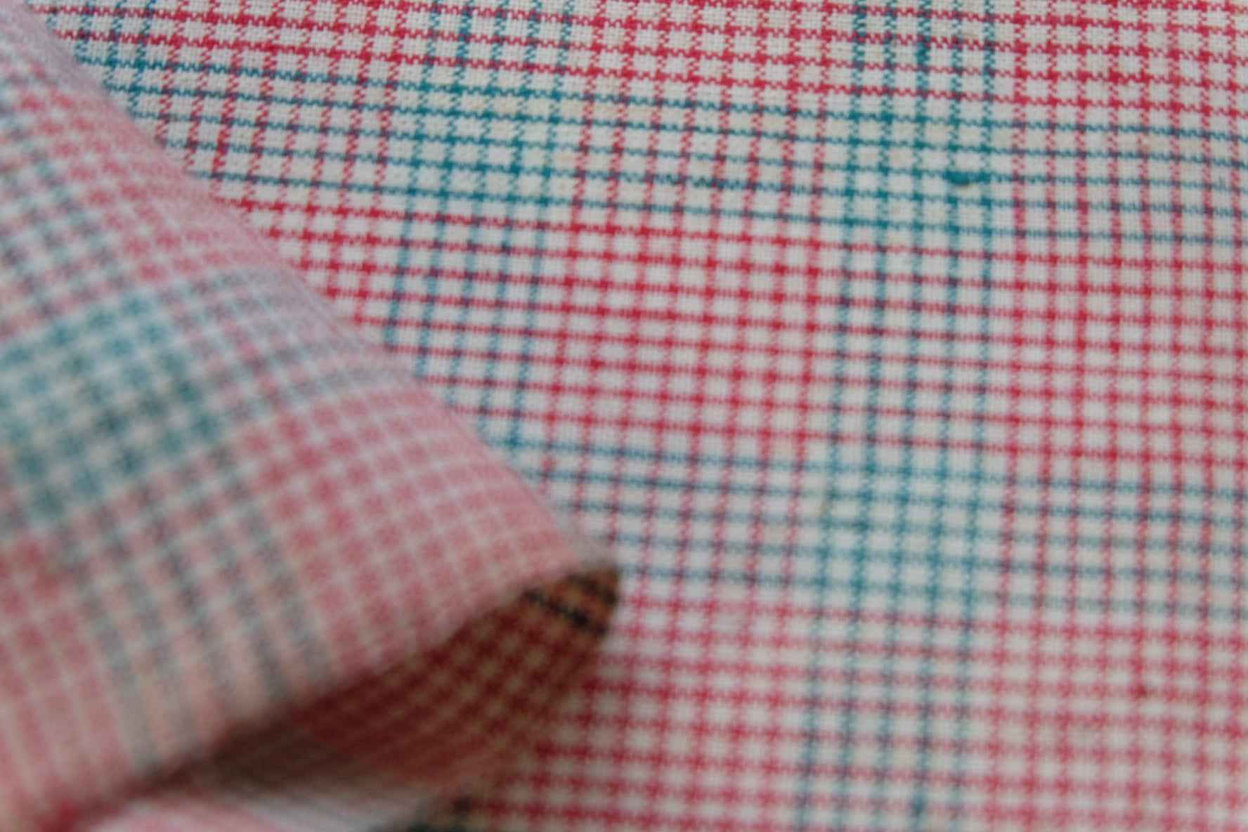 A015 Southern Windmill Check: White Tǔbù with Red & Green Pinstripes - 37cm Width | Ready to Use - BUBBO