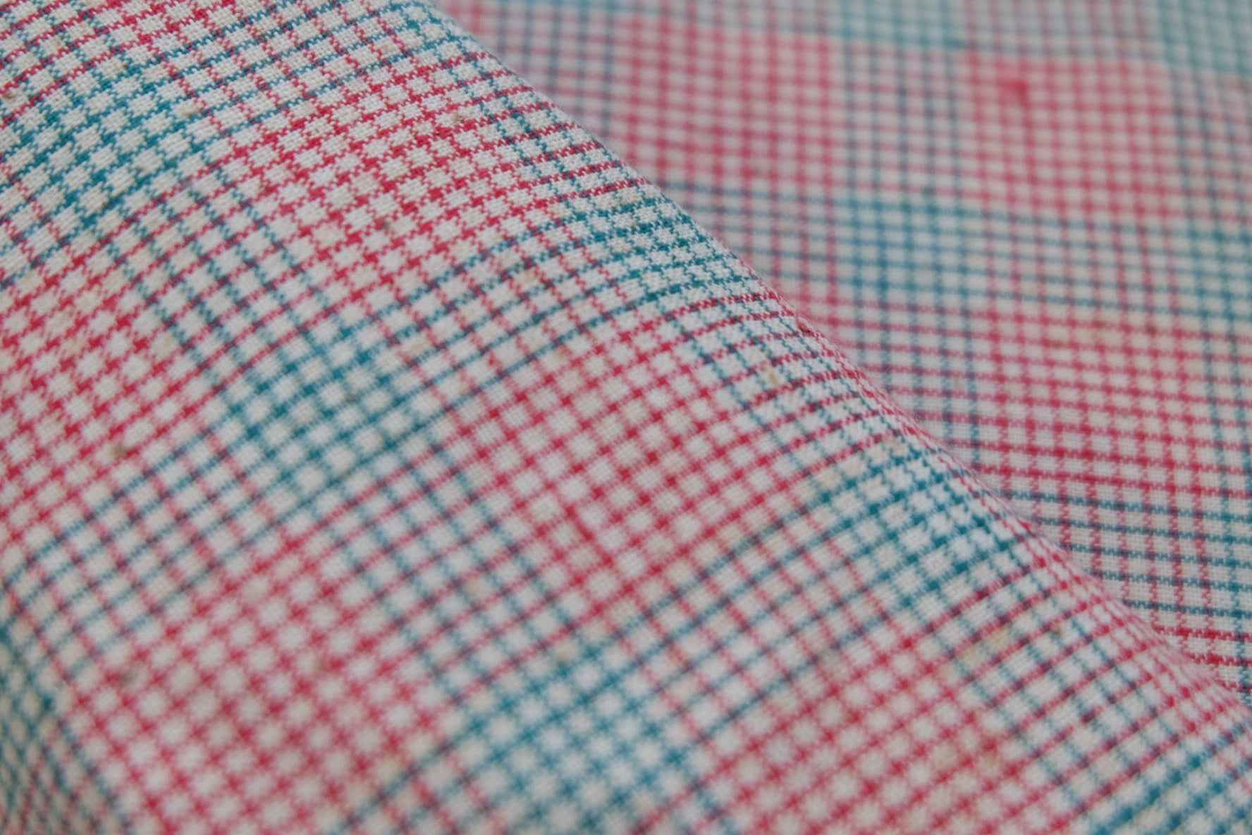 A015 Southern Windmill Check: White Tǔbù with Red & Green Pinstripes - 37cm Width | Ready to Use - BUBBO