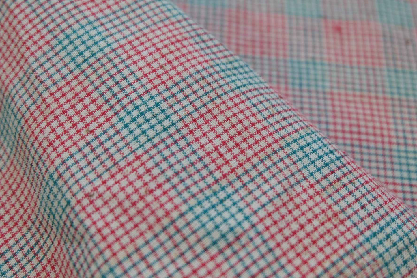 A015 Southern Windmill Check: White Tǔbù with Red & Green Pinstripes - 37cm Width | Ready to Use - BUBBO