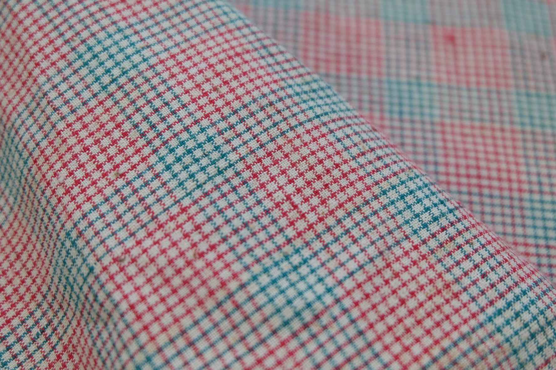 A015 Southern Windmill Check: White Tǔbù with Red & Green Pinstripes - 37cm Width | Ready to Use - BUBBO