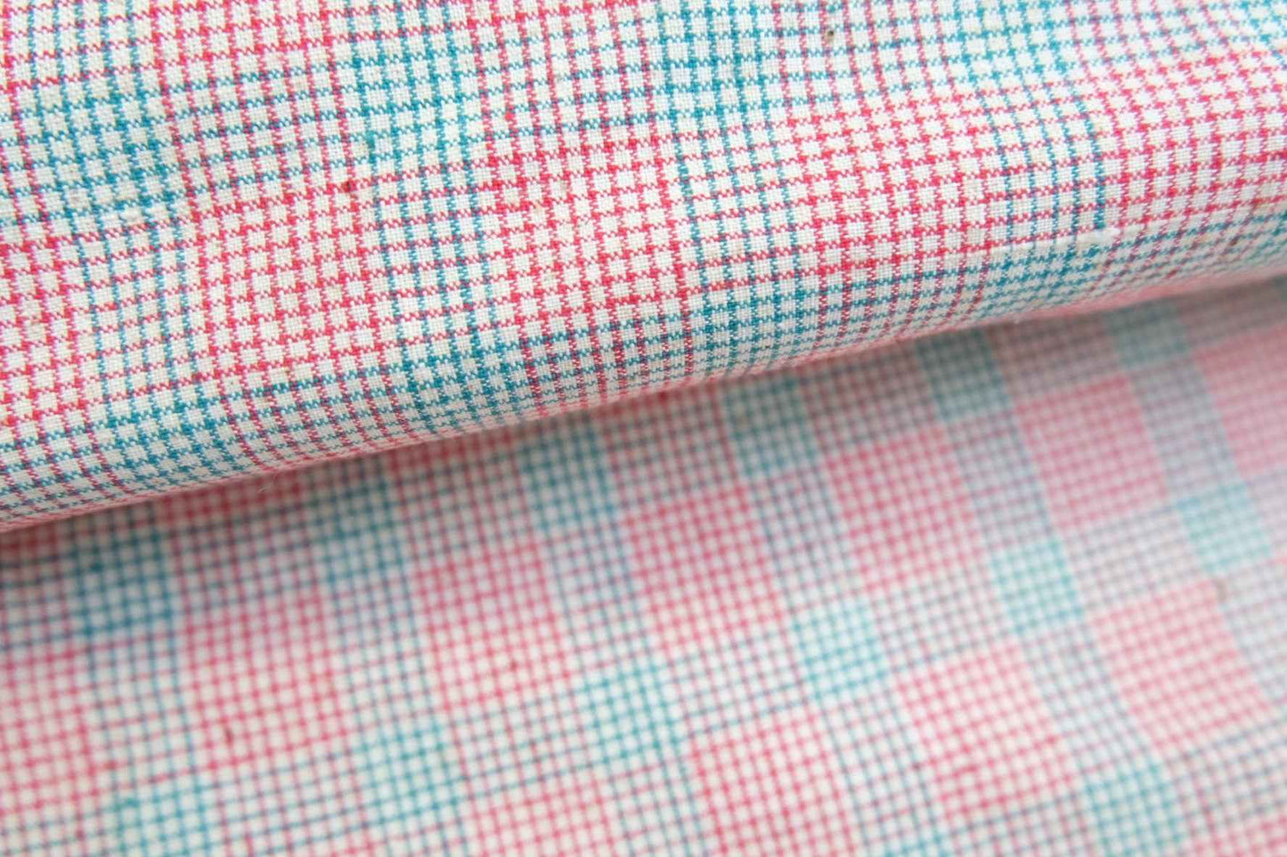 A015 Southern Windmill Check: White Tǔbù with Red & Green Pinstripes - 37cm Width | Ready to Use - BUBBO