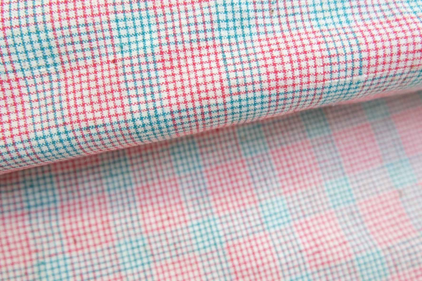 A015 Southern Windmill Check: White Tǔbù with Red & Green Pinstripes - 37cm Width | Ready to Use - BUBBO