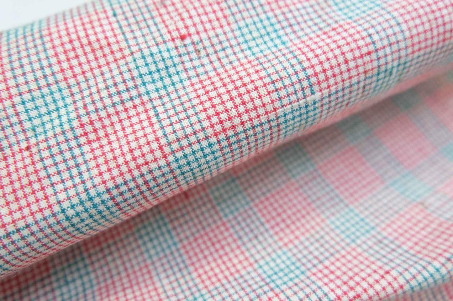 A015 Southern Windmill Check: White Tǔbù with Red & Green Pinstripes - 37cm Width | Ready to Use - BUBBO