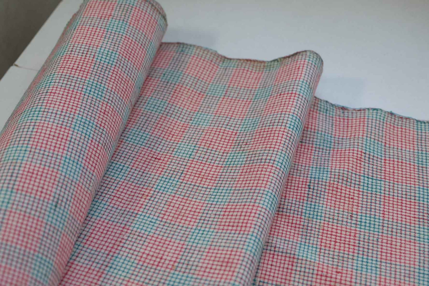 A015 Southern Windmill Check: White Tǔbù with Red & Green Pinstripes - 37cm Width | Ready to Use - BUBBO