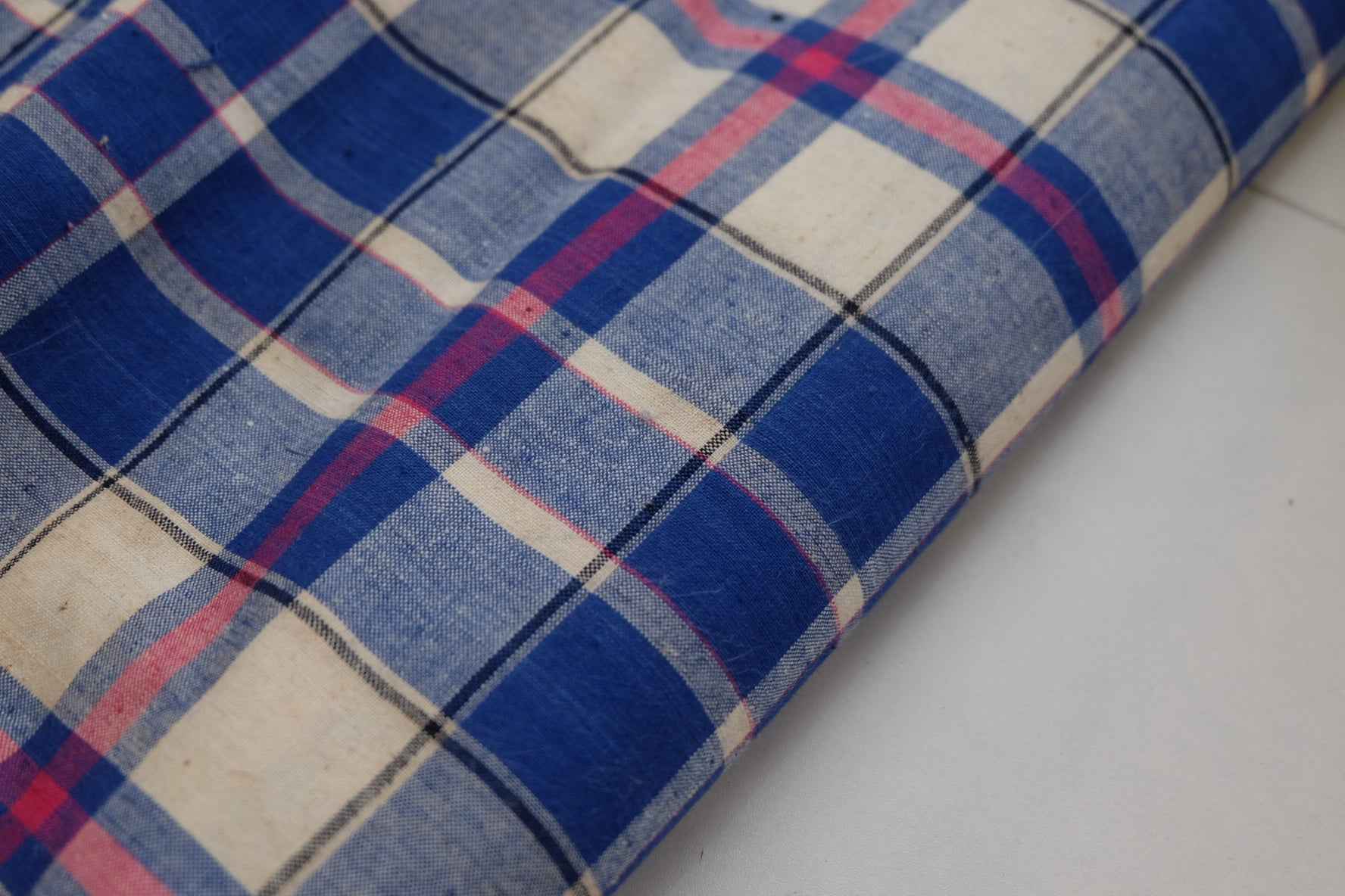 A021 Azure Grid: White Tǔbù with Blue Check & Red Accents - 35.5cm Width - BUBBO