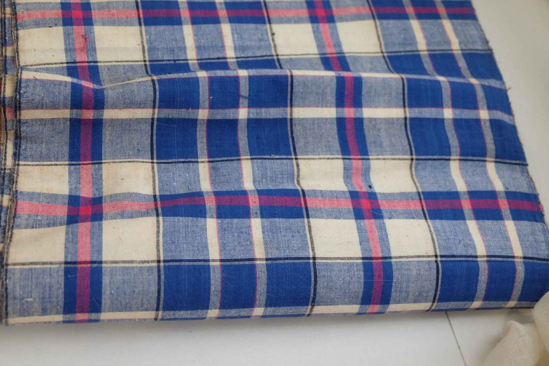 A021 Azure Grid: White Tǔbù with Blue Check & Red Accents - 35.5cm Width - BUBBO