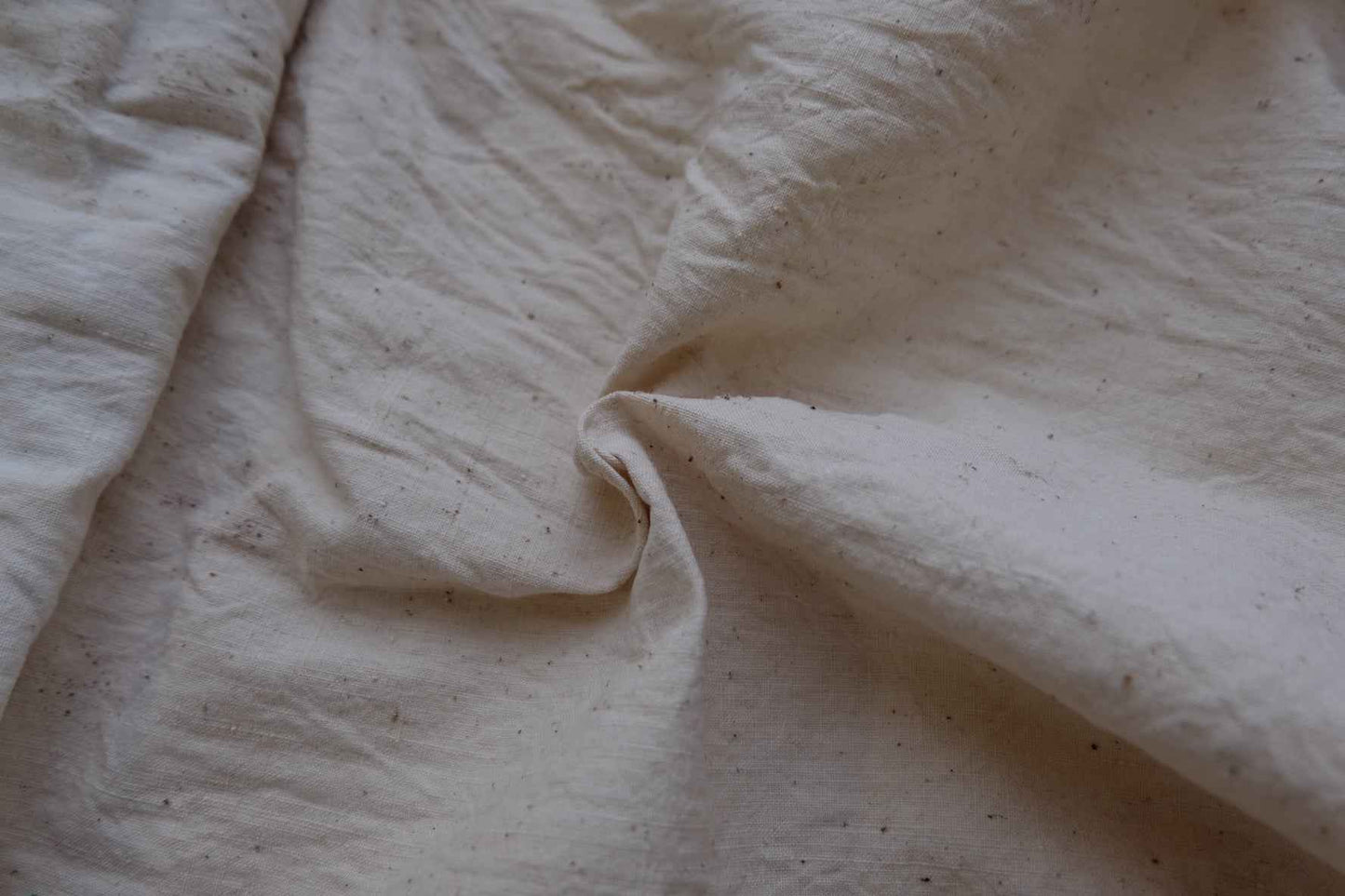 A025 Nature's Canvas: Raw Unbleached Tǔbù with Cotton Seed Particles - 50cm Width - BUBBO