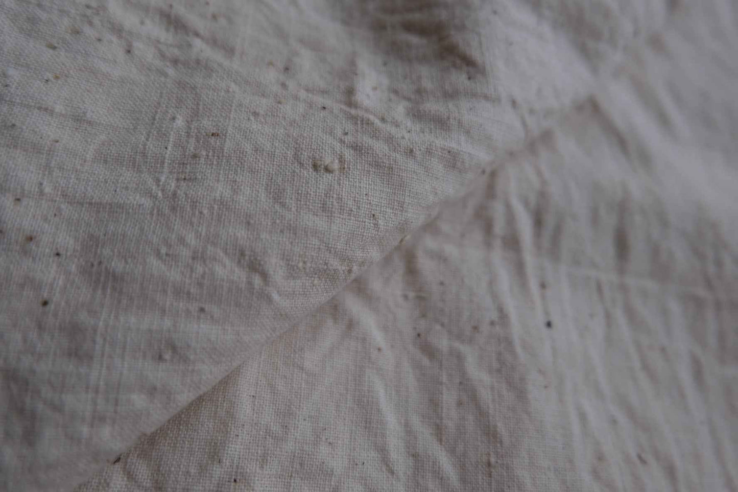 A025 Nature's Canvas: Raw Unbleached Tǔbù with Cotton Seed Particles - 50cm Width - BUBBO