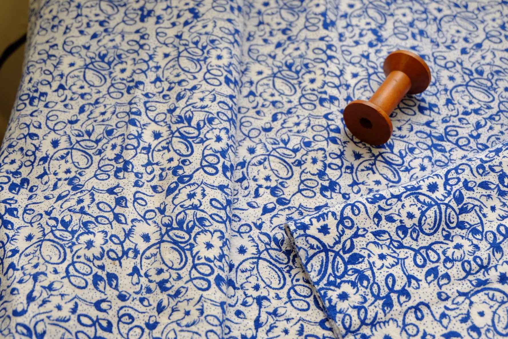 A034 Vintage Floral Poetry Tǔbù: Out - of - Print Floral Print Cloth - 47cm Width | Archive Fragment - BUBBO