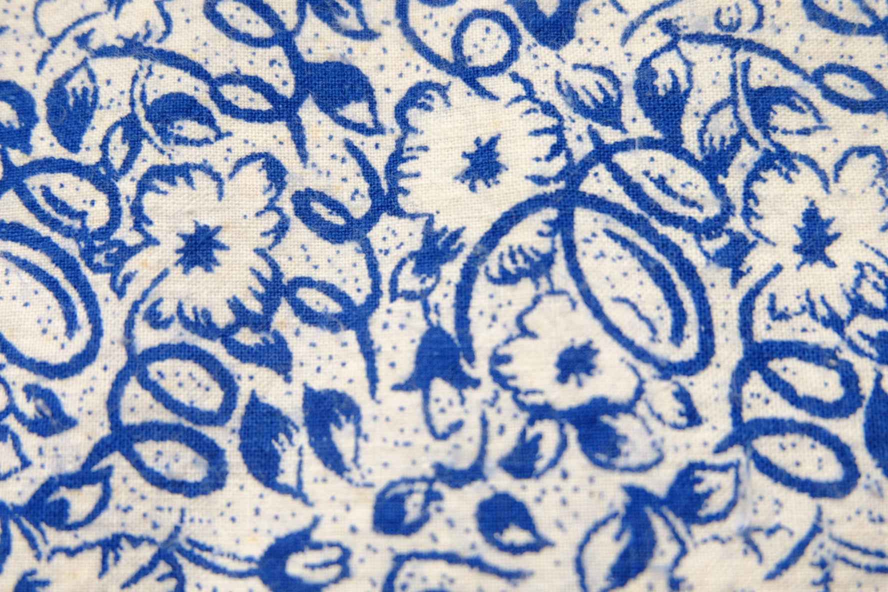 A034 Vintage Floral Poetry Tǔbù: Out - of - Print Floral Print Cloth - 47cm Width | Archive Fragment - BUBBO