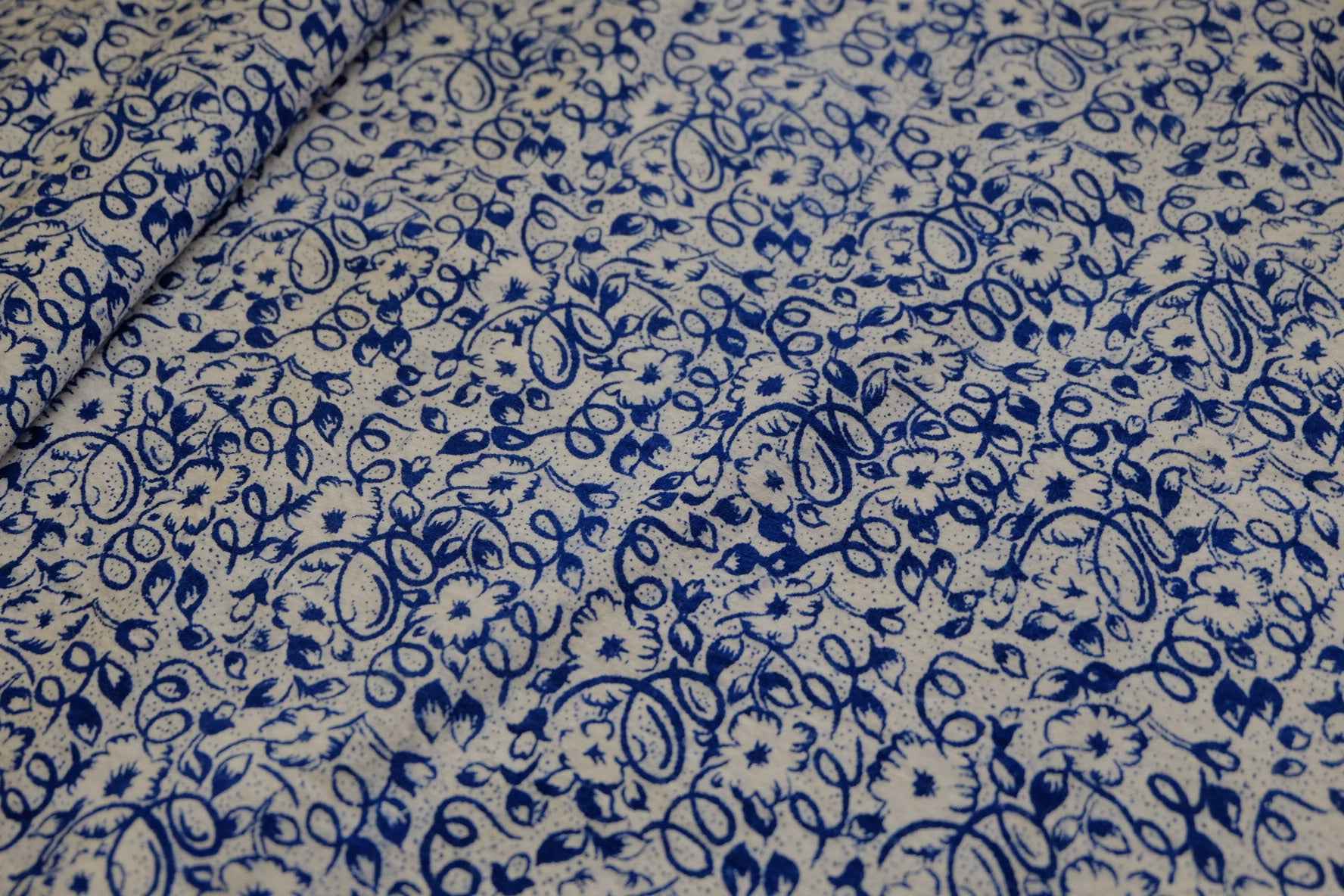 A034 Vintage Floral Poetry Tǔbù: Out - of - Print Floral Print Cloth - 47cm Width | Archive Fragment - BUBBO