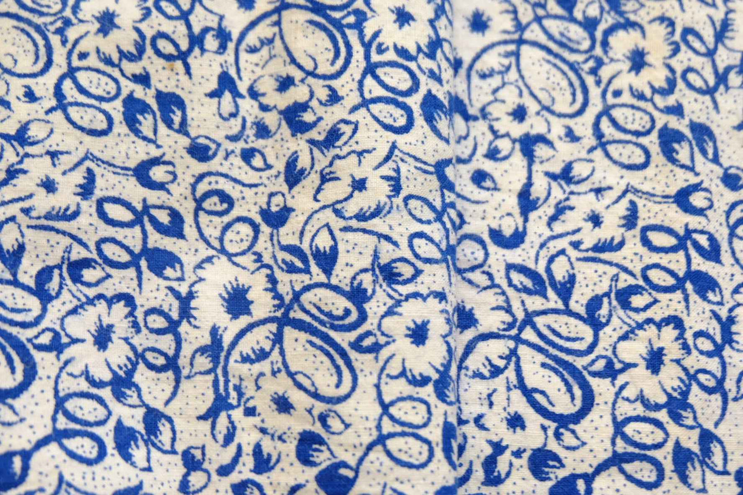 A034 Vintage Floral Poetry Tǔbù: Out - of - Print Floral Print Cloth - 47cm Width | Archive Fragment - BUBBO