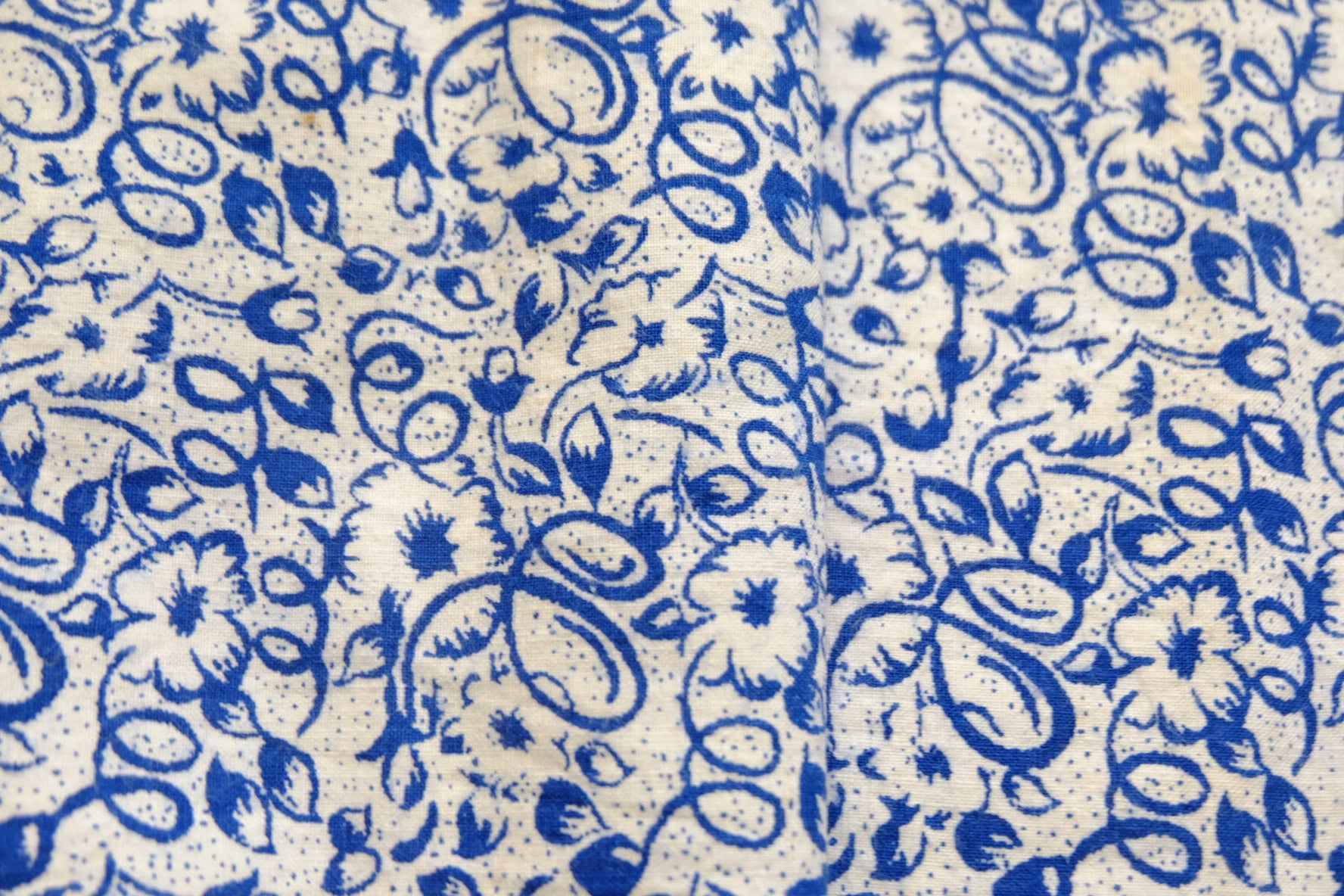 A034 Vintage Floral Poetry Tǔbù: Out - of - Print Floral Print Cloth - 47cm Width | Archive Fragment - BUBBO