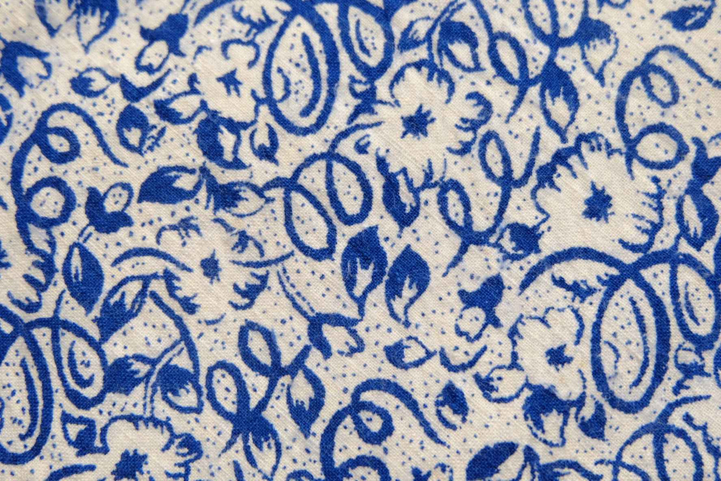 A034 Vintage Floral Poetry Tǔbù: Out - of - Print Floral Print Cloth - 47cm Width | Archive Fragment - BUBBO