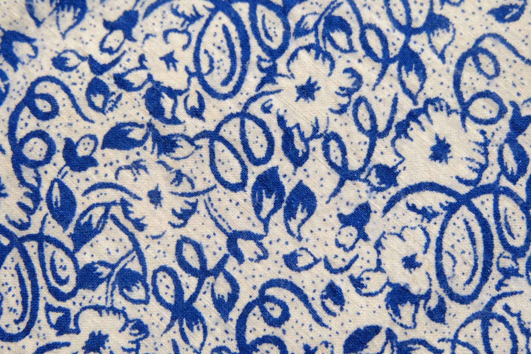 A034 Vintage Floral Poetry Tǔbù: Out - of - Print Floral Print Cloth - 47cm Width | Archive Fragment - BUBBO