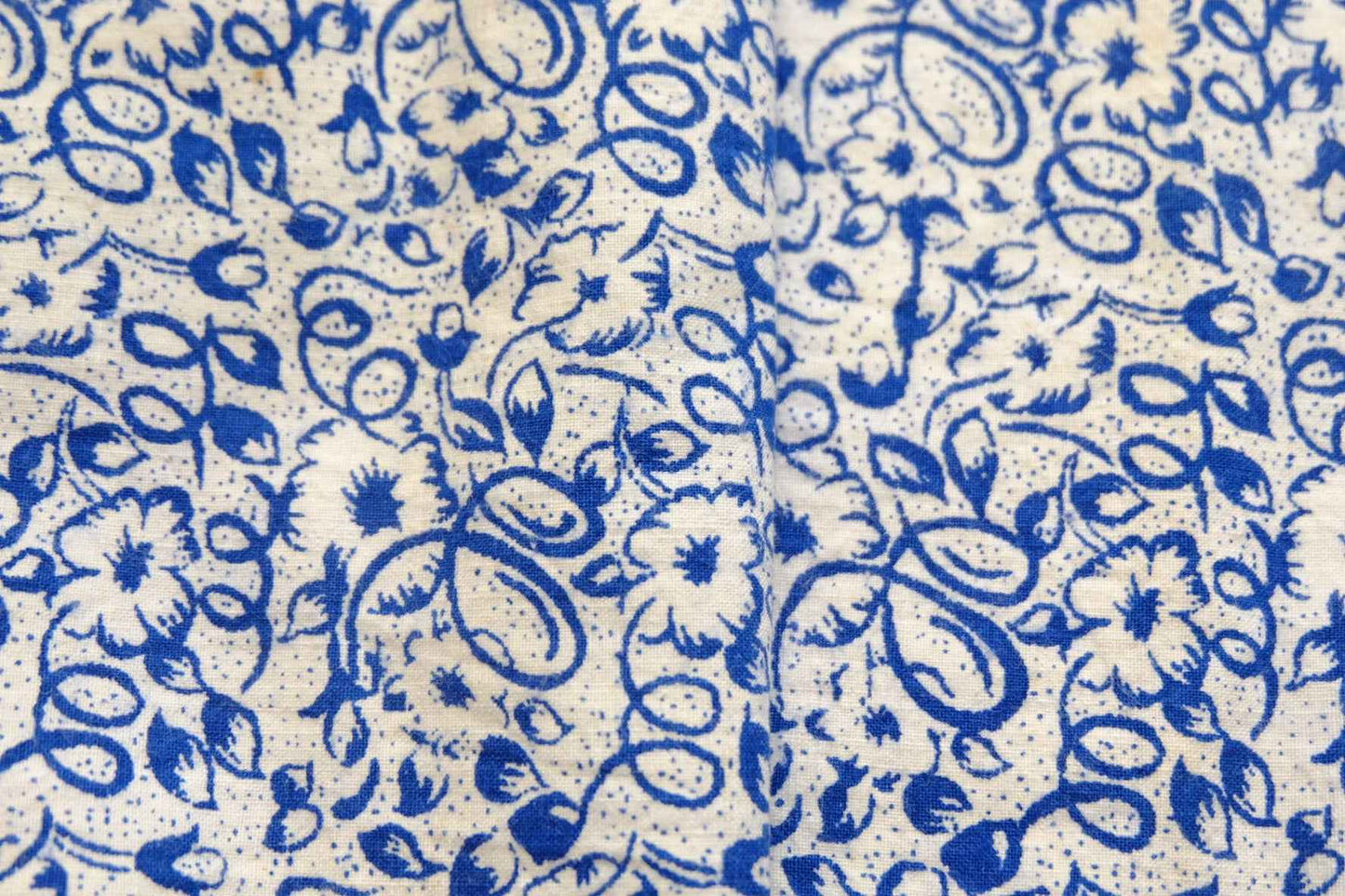 A034 Vintage Floral Poetry Tǔbù: Out - of - Print Floral Print Cloth - 47cm Width | Archive Fragment - BUBBO