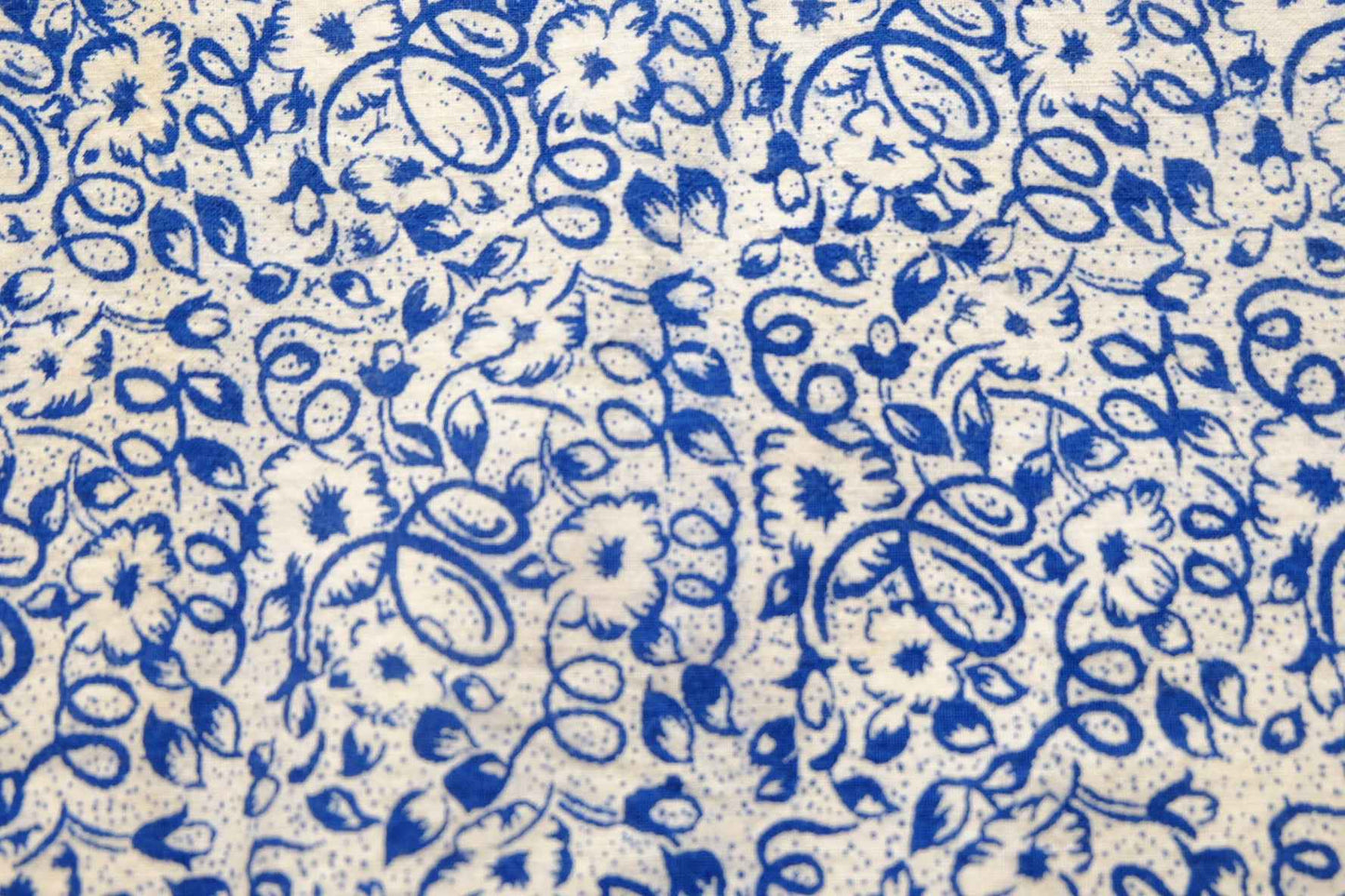 A034 Vintage Floral Poetry Tǔbù: Out - of - Print Floral Print Cloth - 47cm Width | Archive Fragment - BUBBO