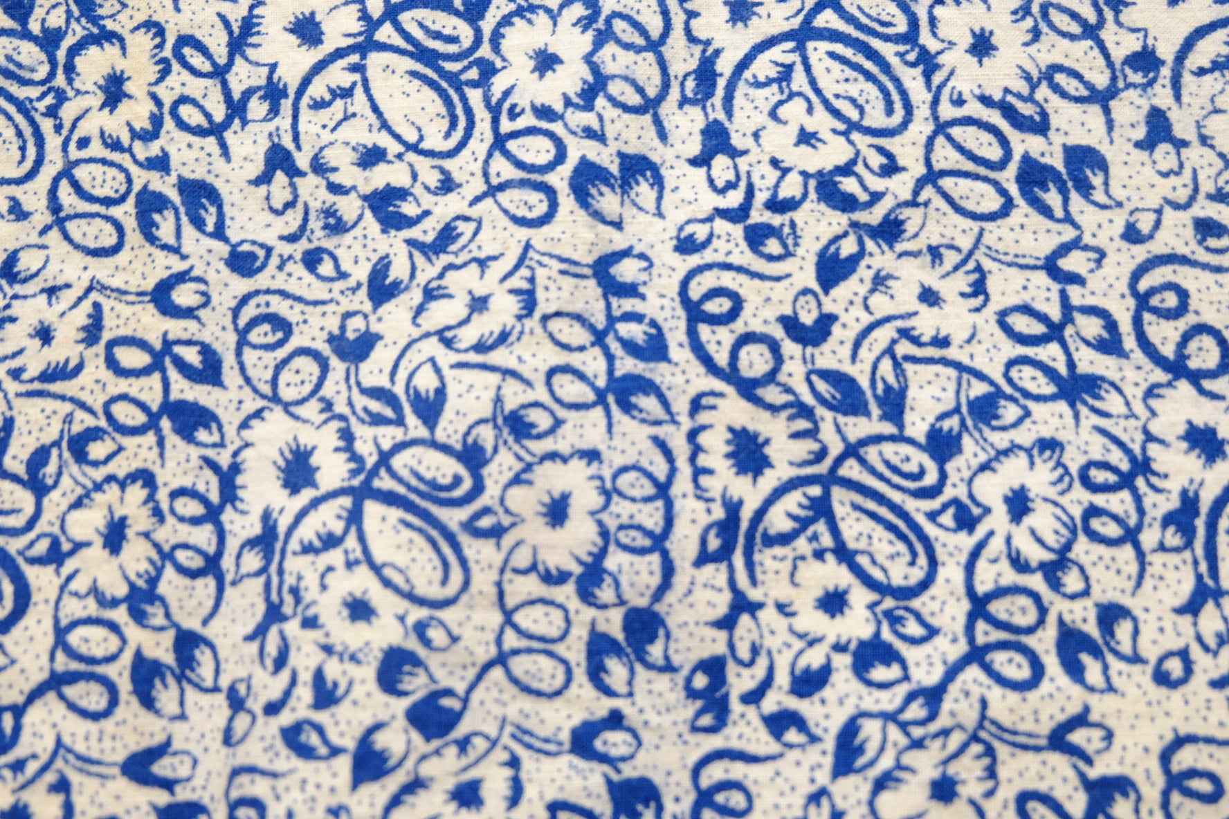 A034 Vintage Floral Poetry Tǔbù: Out - of - Print Floral Print Cloth - 47cm Width | Archive Fragment - BUBBO