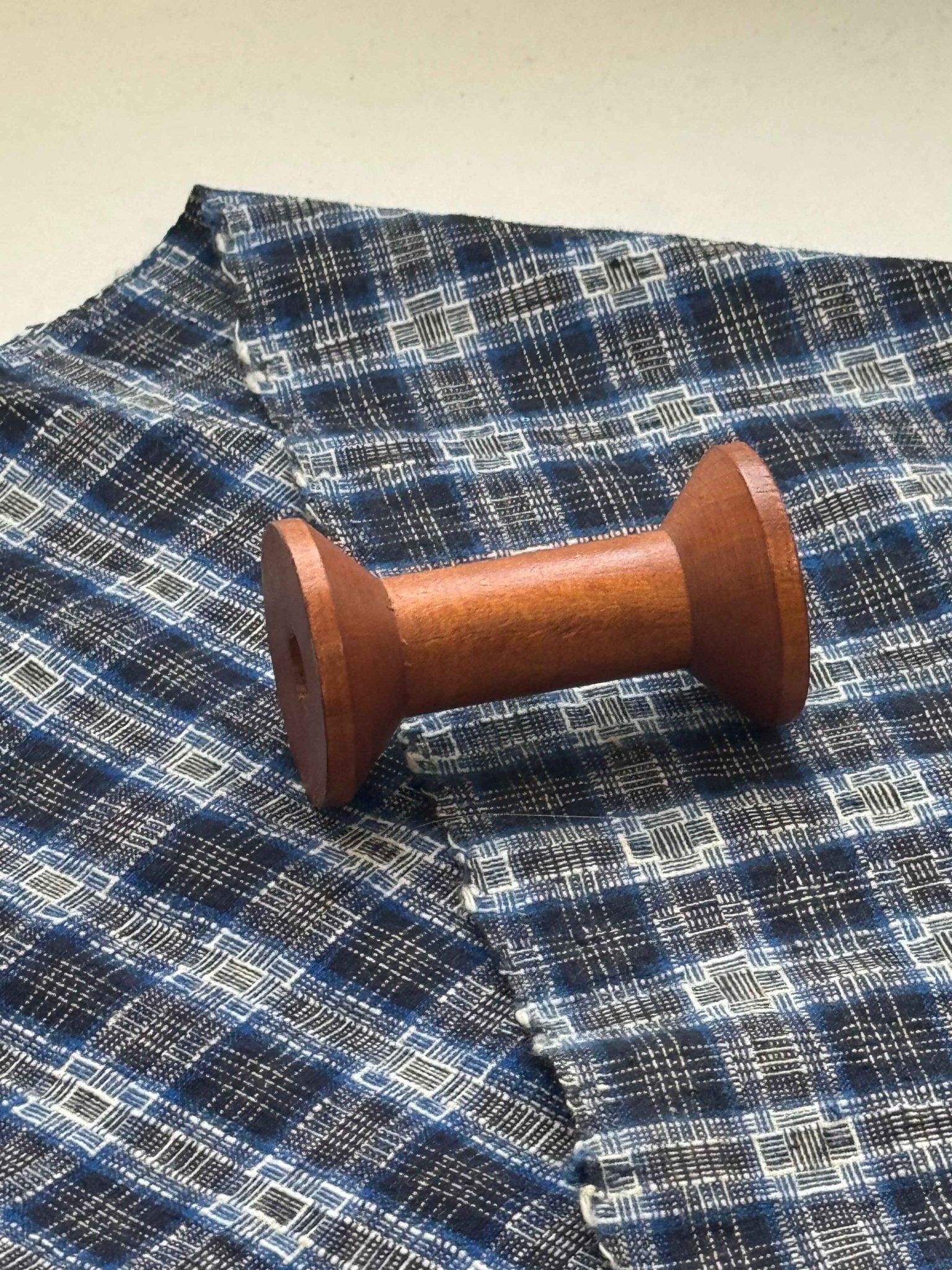 A042 Midnight Glyph: Reversible 'Kou' Pattern Tǔbù in Indigo & White - 33cm Width - BUBBO