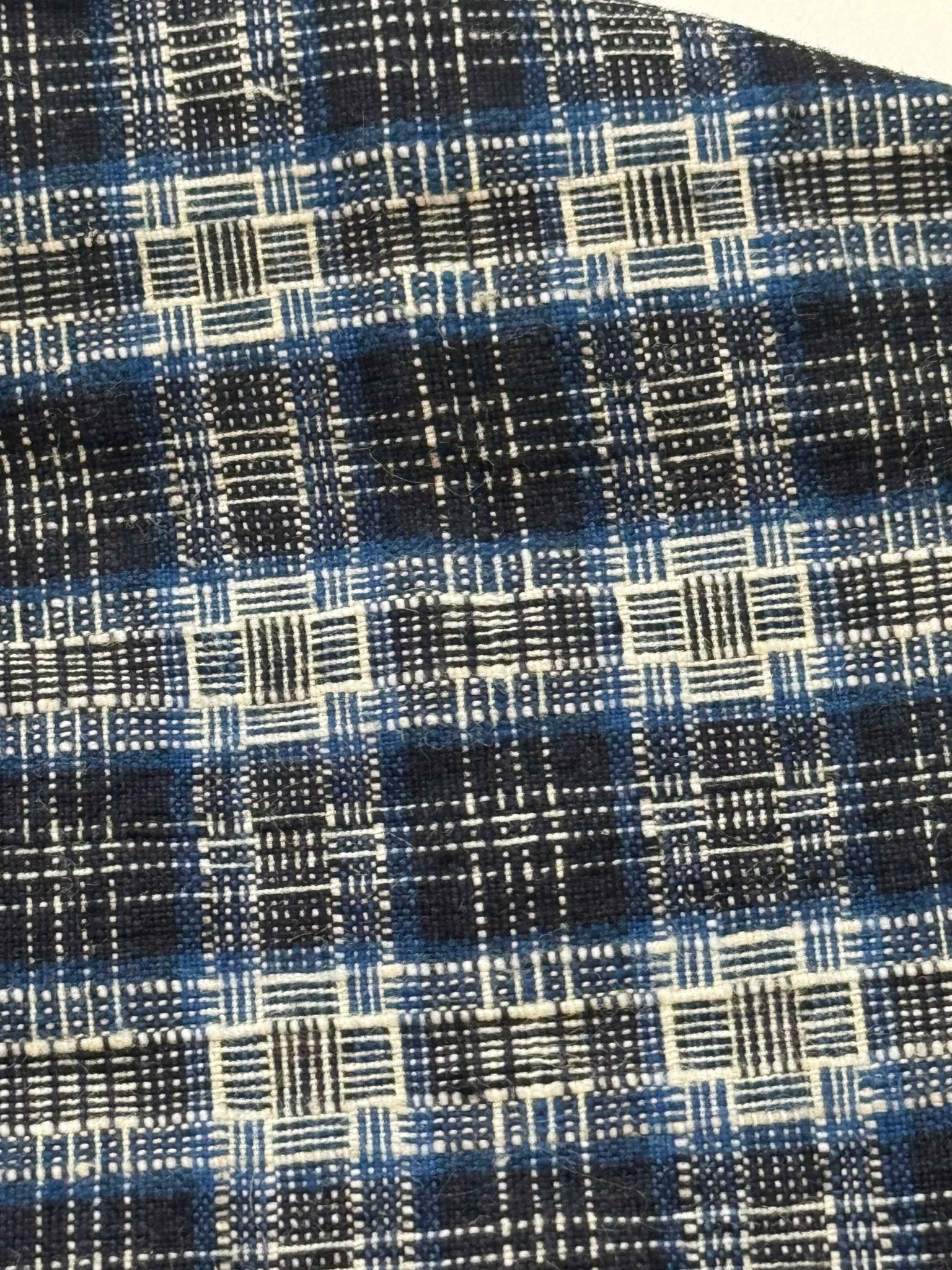 A042 Midnight Glyph: Reversible 'Kou' Pattern Tǔbù in Indigo & White - 33cm Width - BUBBO