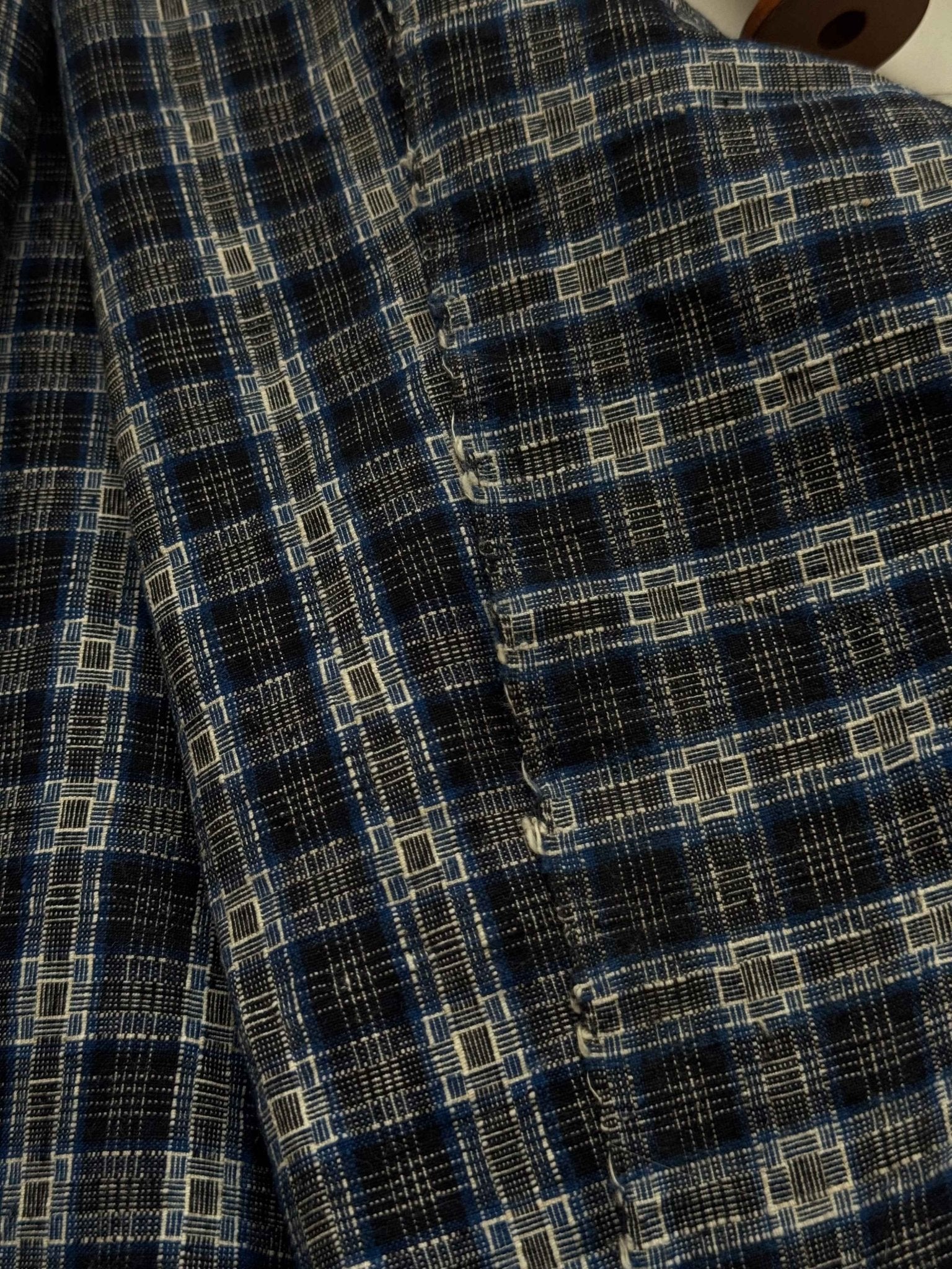 A042 Midnight Glyph: Reversible 'Kou' Pattern Tǔbù in Indigo & White - 33cm Width - BUBBO