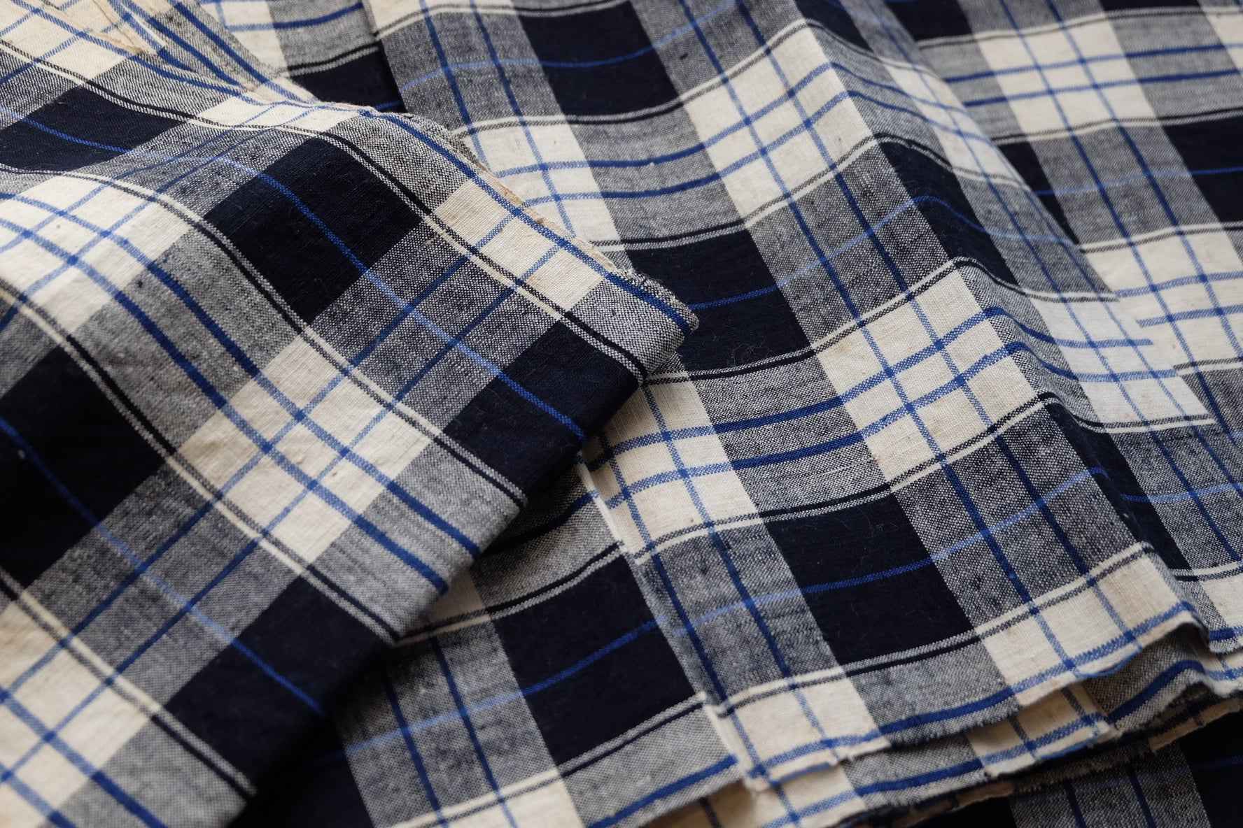 Blue-Accented Graph Check Tǔbù - Vintage Grid Pattern Fabric - BUBBO