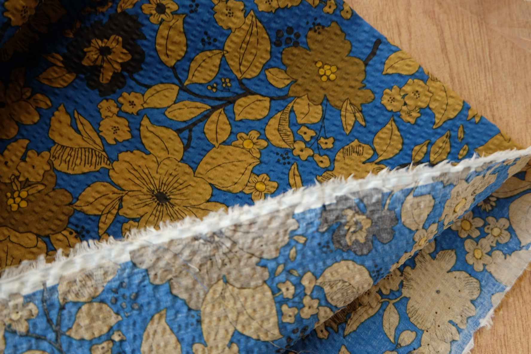 Brand Deadstock Seersucker Cotton – Floral Dress Fabric, ~3.3 Yards - BUBBO