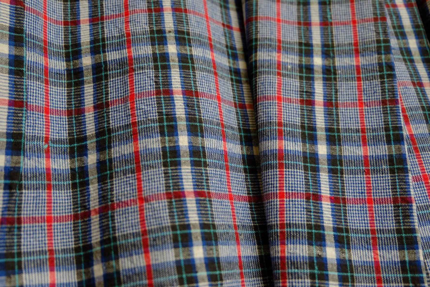 Classic Houndstooth Tǔbù with Red & Sky Blue Accents - 31.5cm Width - BUBBO