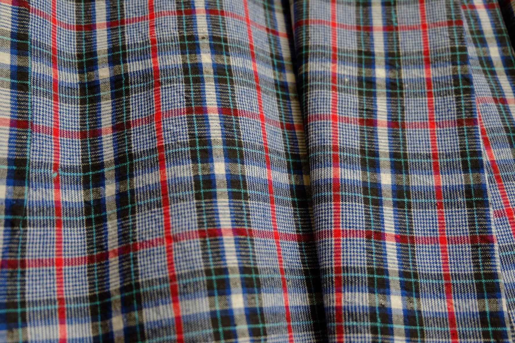 Classic Houndstooth Tǔbù with Red & Sky Blue Accents - 31.5cm Width - BUBBO