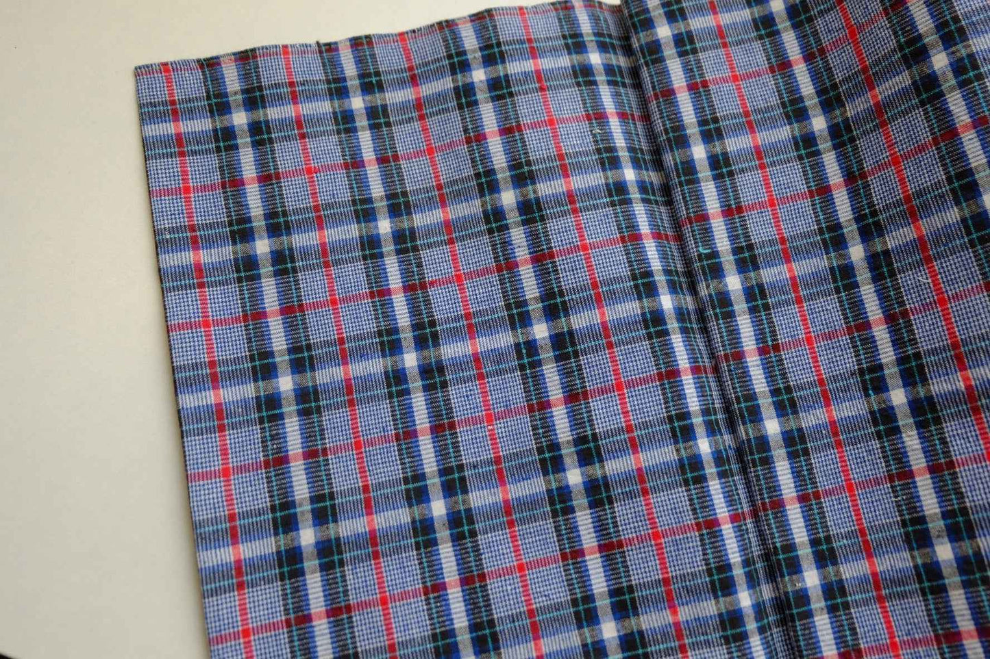 Classic Houndstooth Tǔbù with Red & Sky Blue Accents - 31.5cm Width - BUBBO