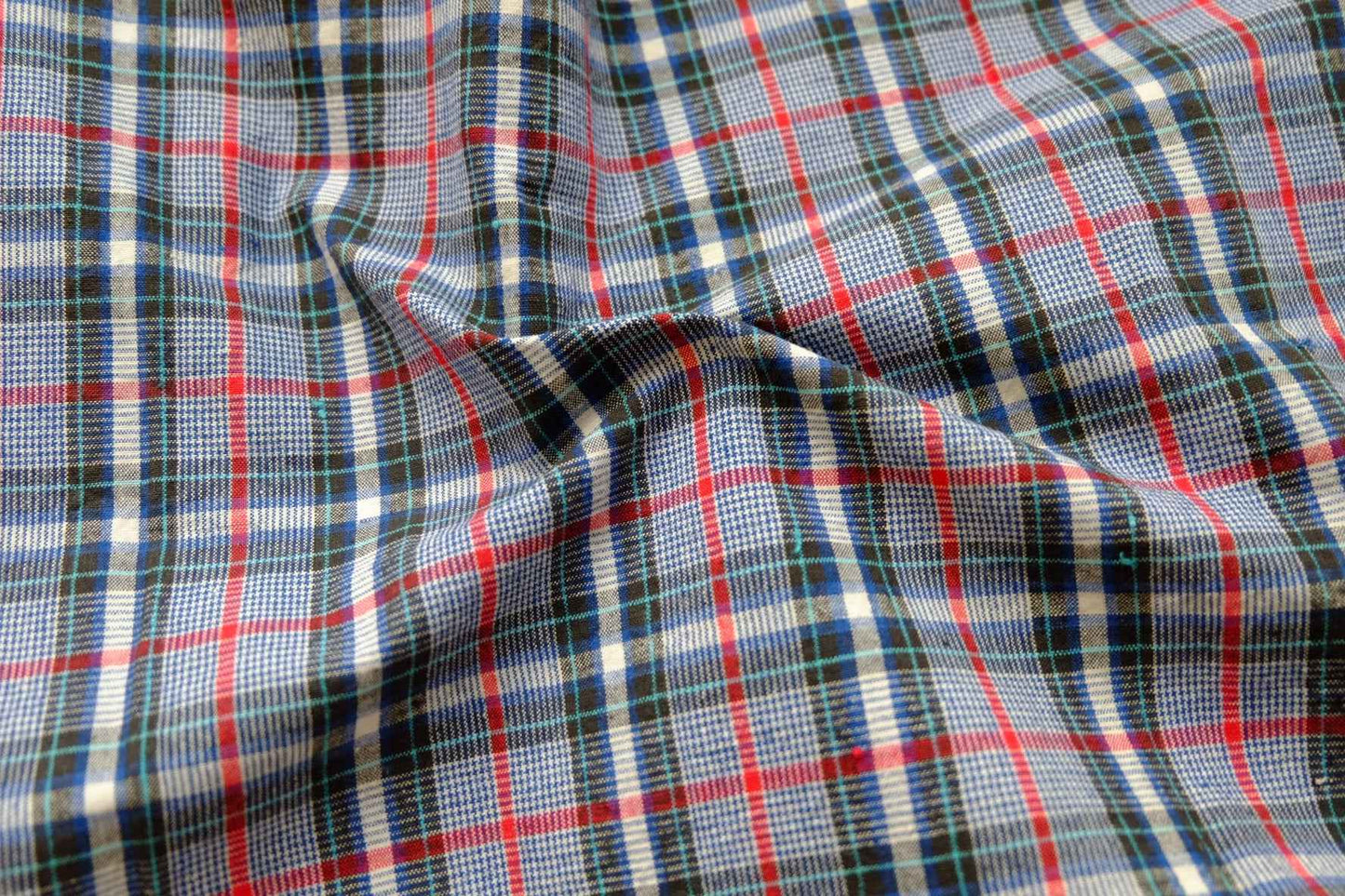 Classic Houndstooth Tǔbù with Red & Sky Blue Accents - 31.5cm Width - BUBBO