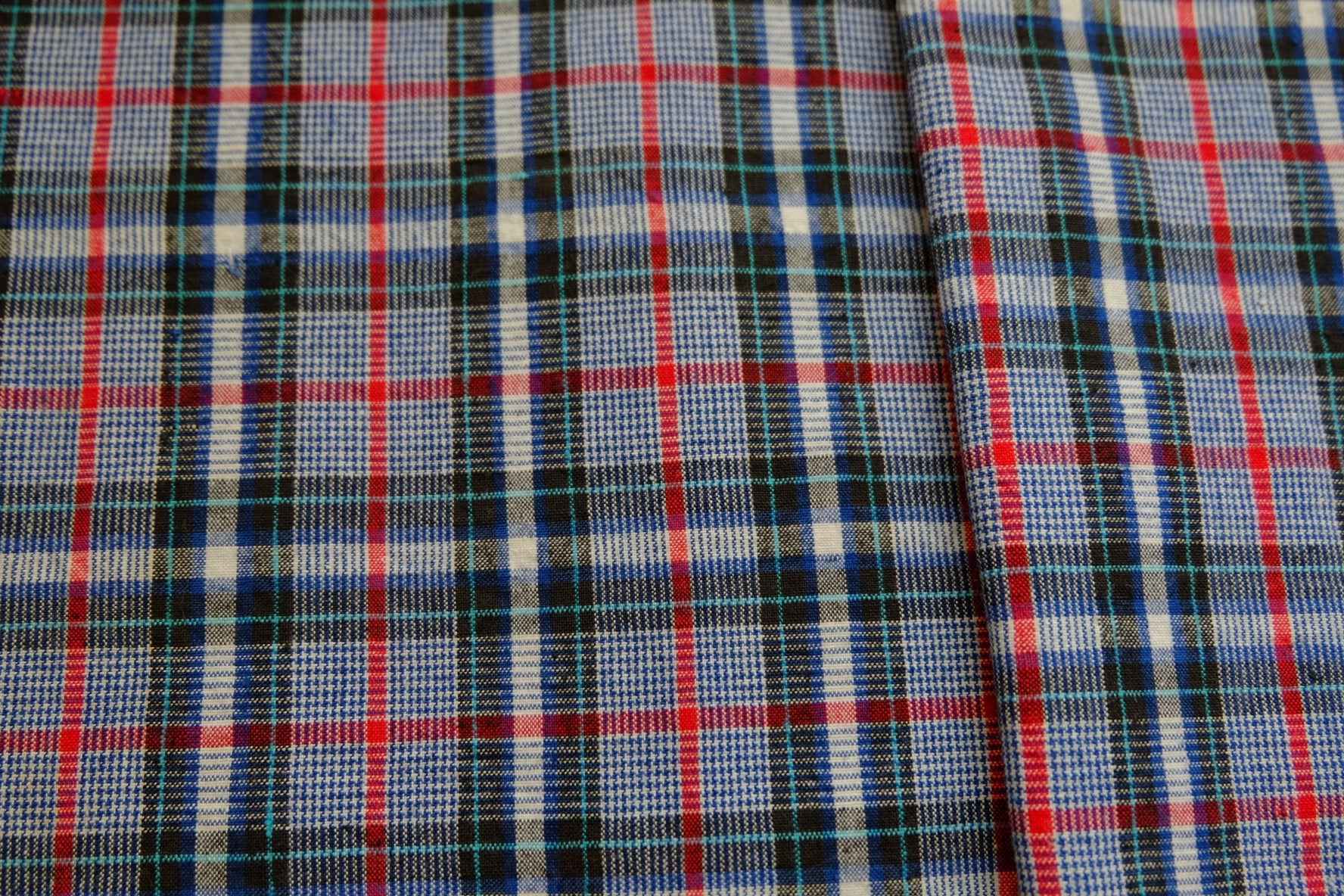 Classic Houndstooth Tǔbù with Red & Sky Blue Accents - 31.5cm Width - BUBBO