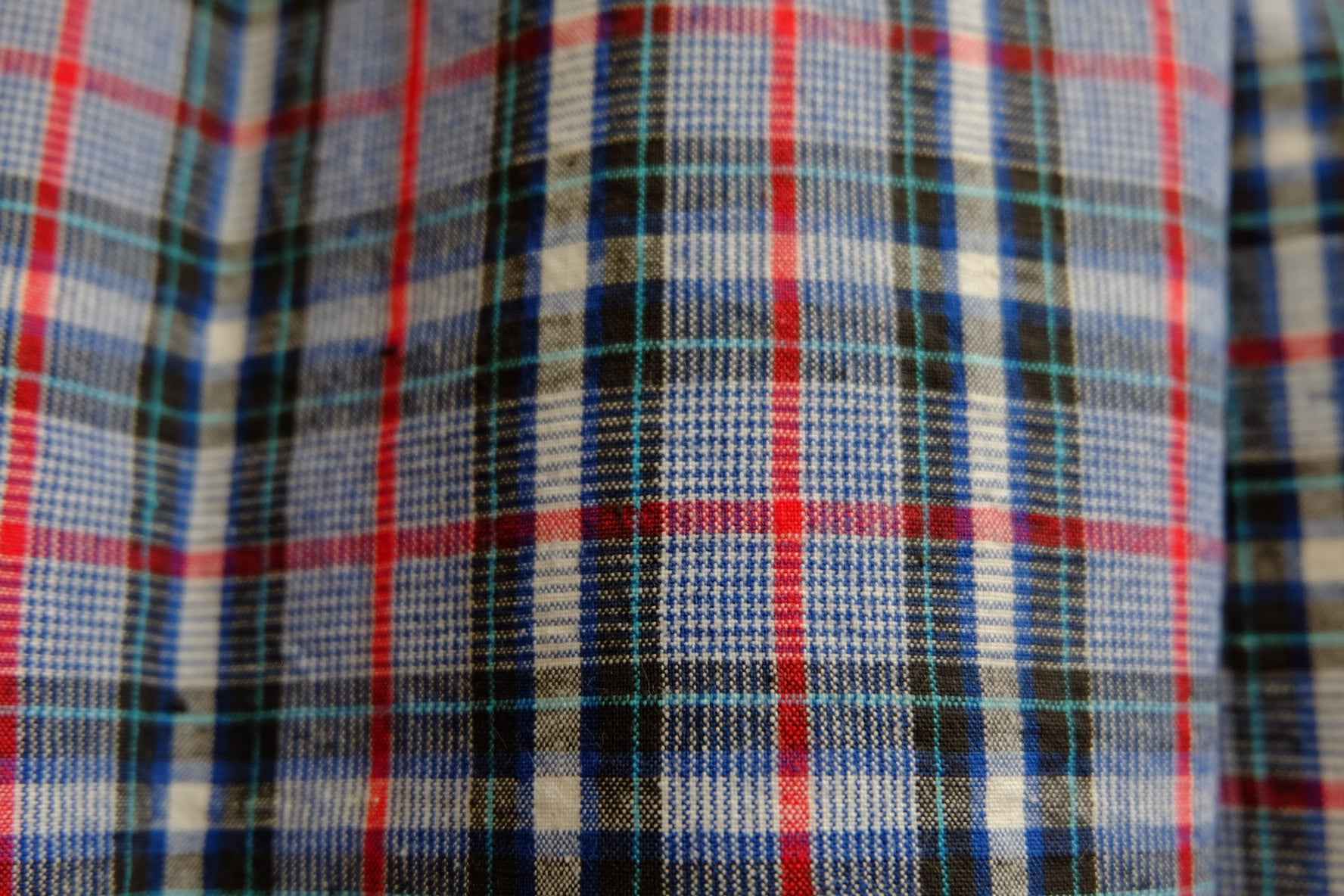 Classic Houndstooth Tǔbù with Red & Sky Blue Accents - 31.5cm Width - BUBBO