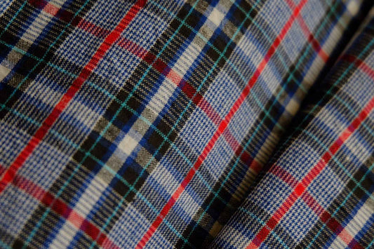 Classic Houndstooth Tǔbù with Red & Sky Blue Accents - 31.5cm Width - BUBBO