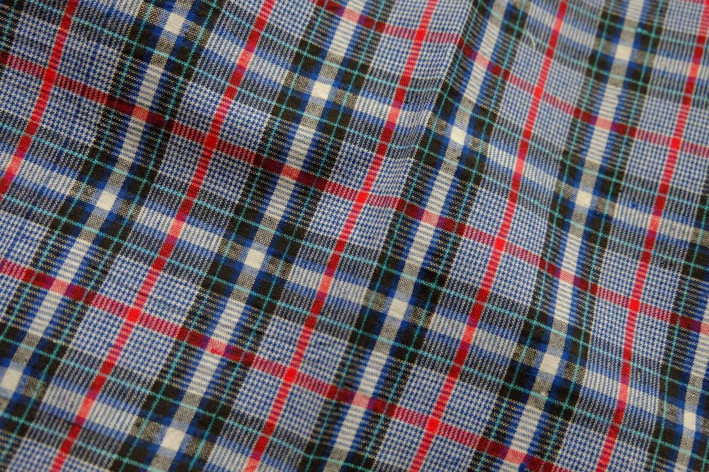 Classic Houndstooth Tǔbù with Red & Sky Blue Accents - 31.5cm Width - BUBBO