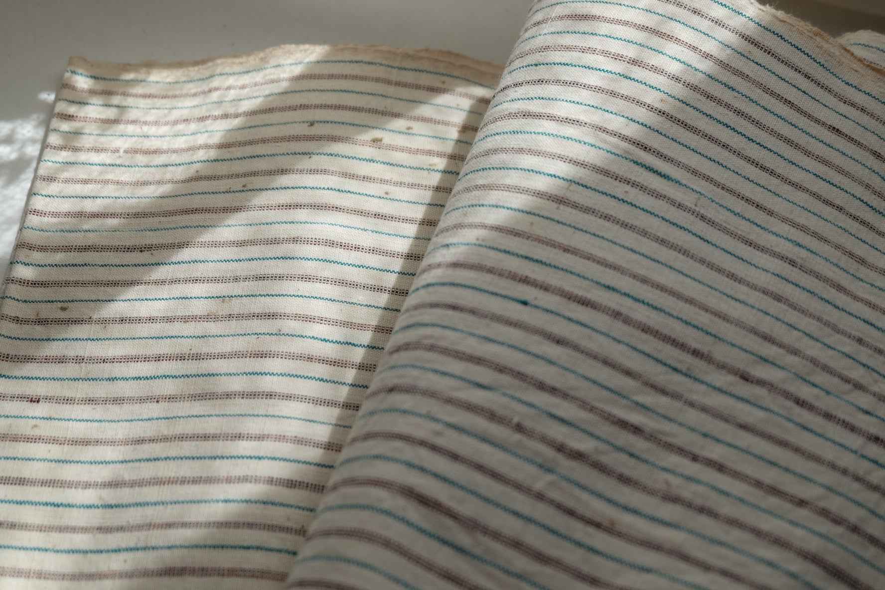 Emerald & Crimson: White Tǔbù with Hand - Spun Lines - 36.5cm Width - BUBBO