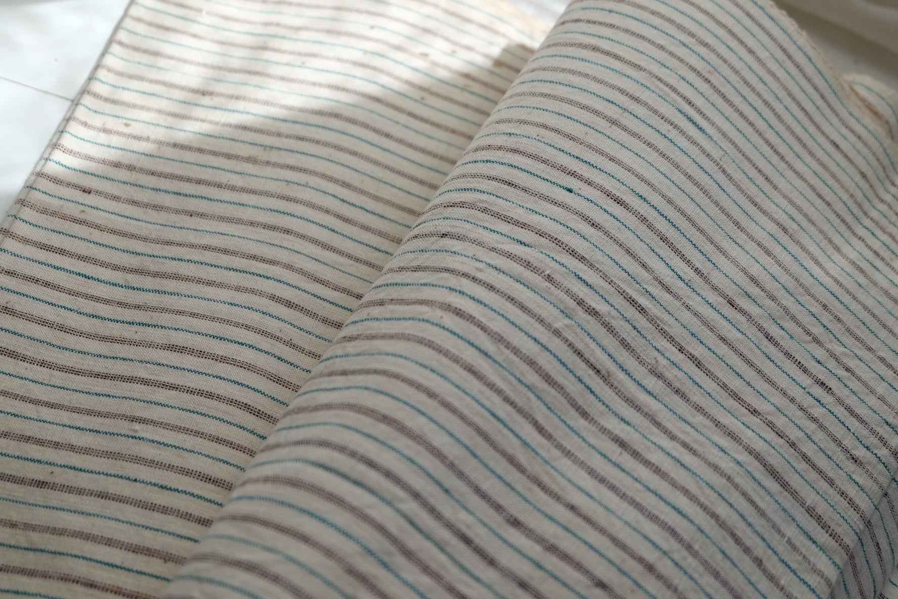 Emerald & Crimson: White Tǔbù with Hand - Spun Lines - 36.5cm Width - BUBBO