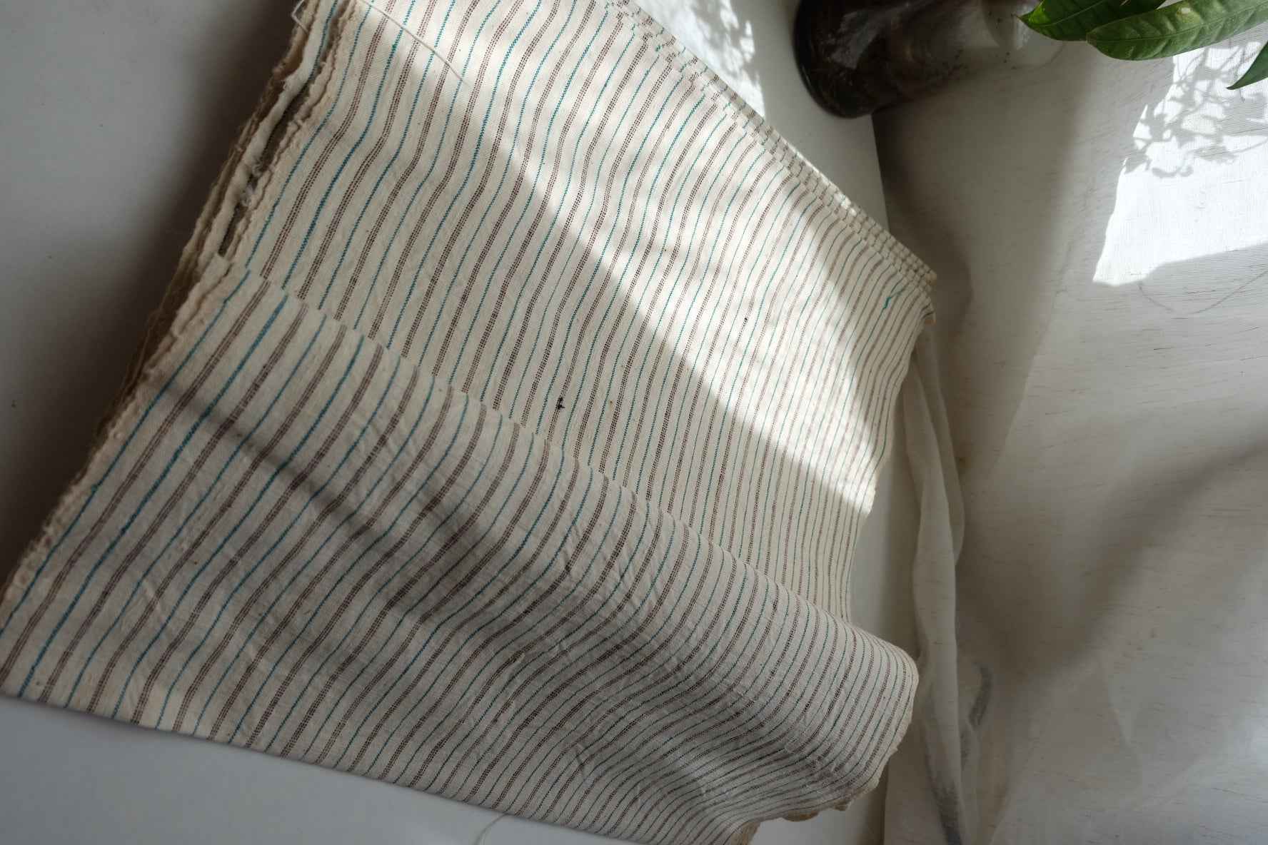 Emerald & Crimson: White Tǔbù with Hand - Spun Lines - 36.5cm Width - BUBBO