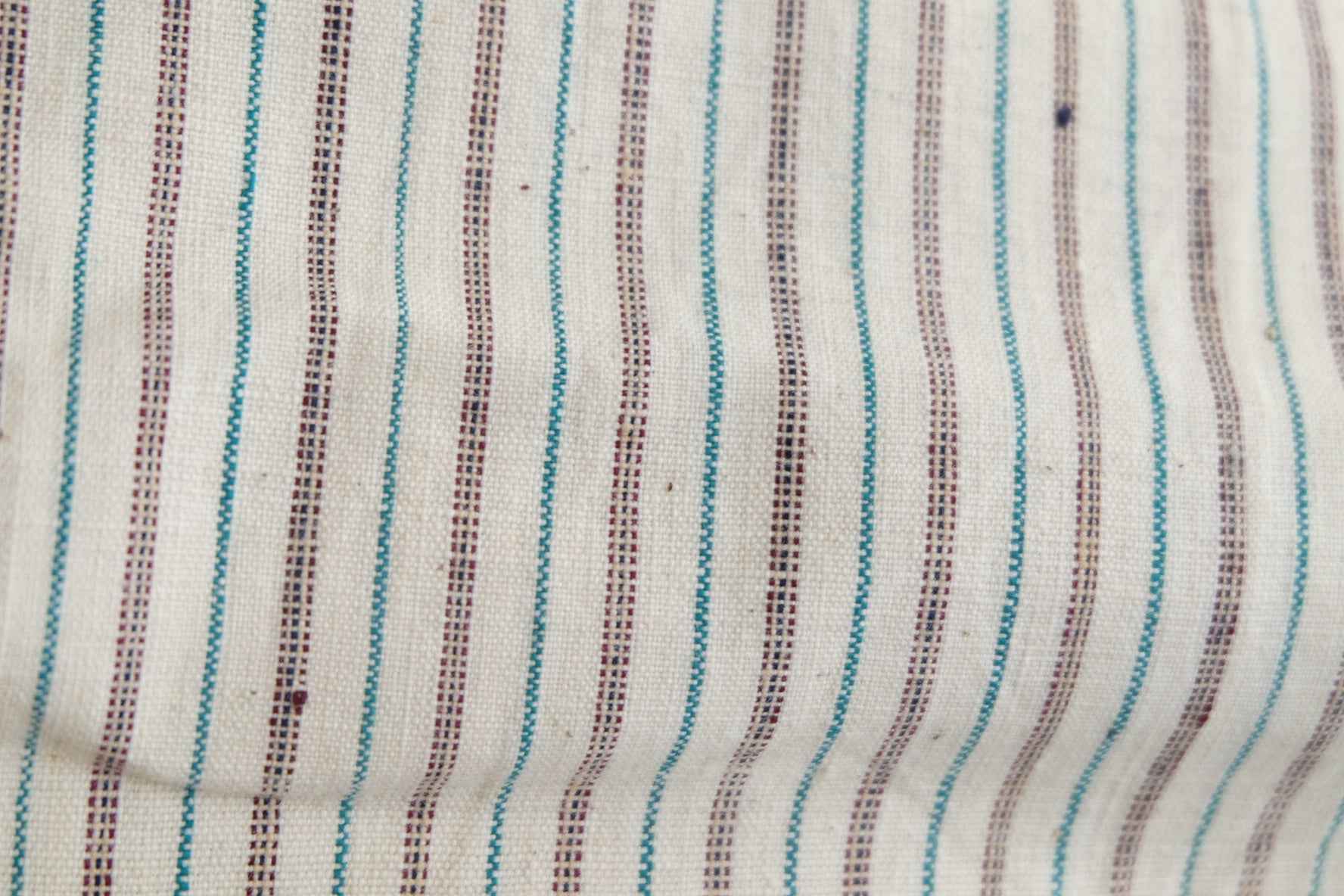 Emerald & Crimson: White Tǔbù with Hand - Spun Lines - 36.5cm Width - BUBBO