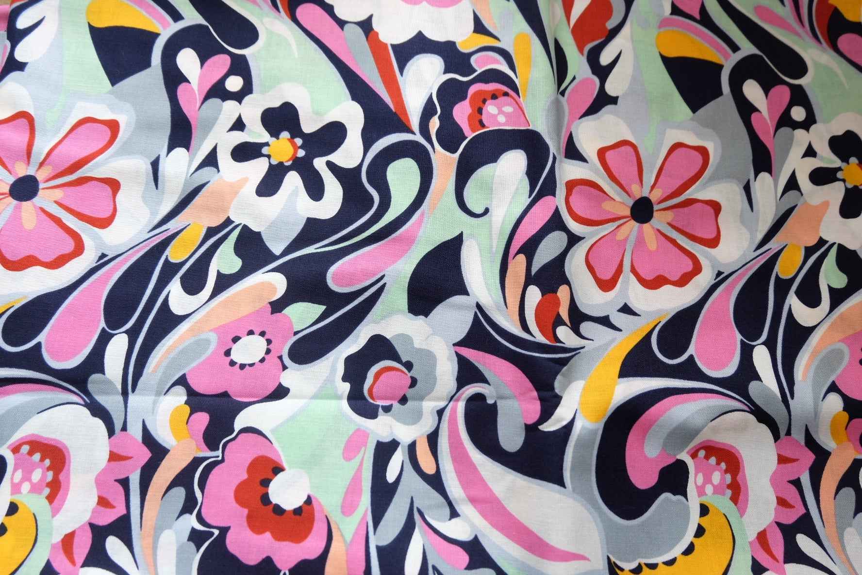 Graphic Folk Floral Cotton — 3.3 yd