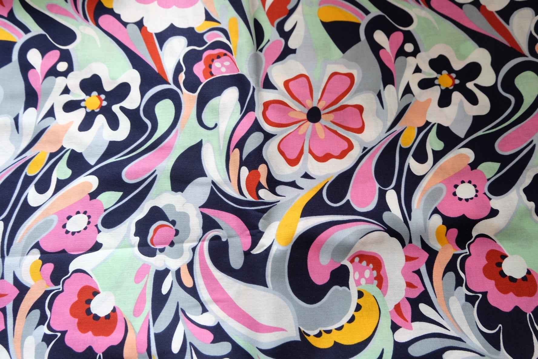 Graphic Folk Floral Cotton — 3.3 yd