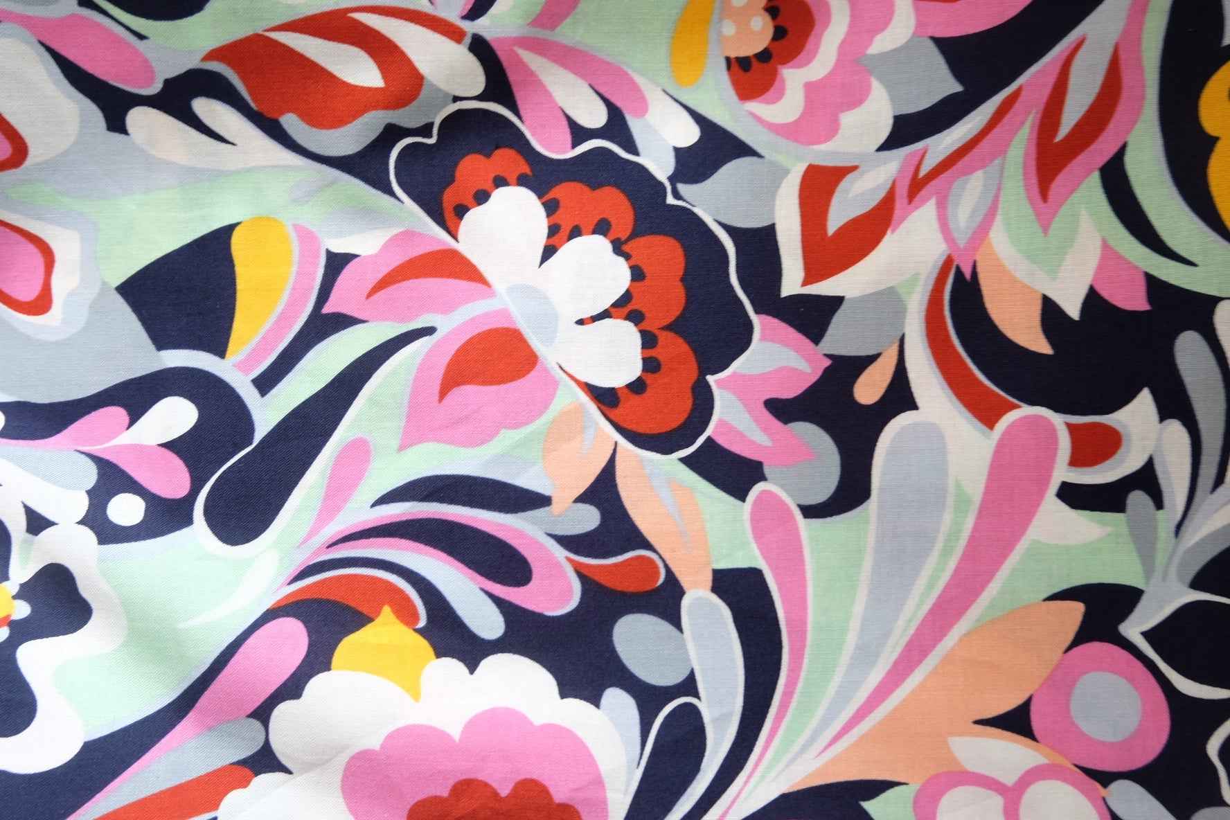 Graphic Folk Floral Cotton — 3.3 yd