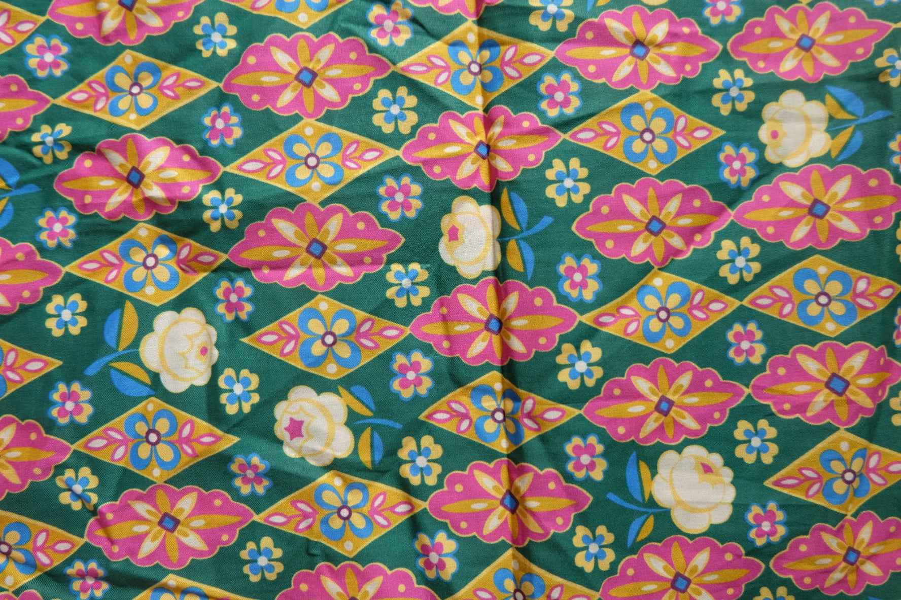 Lightweight 80s Cotton Fabric – Vintage Floral Geometric Print - 0.55 yds - BUBBO