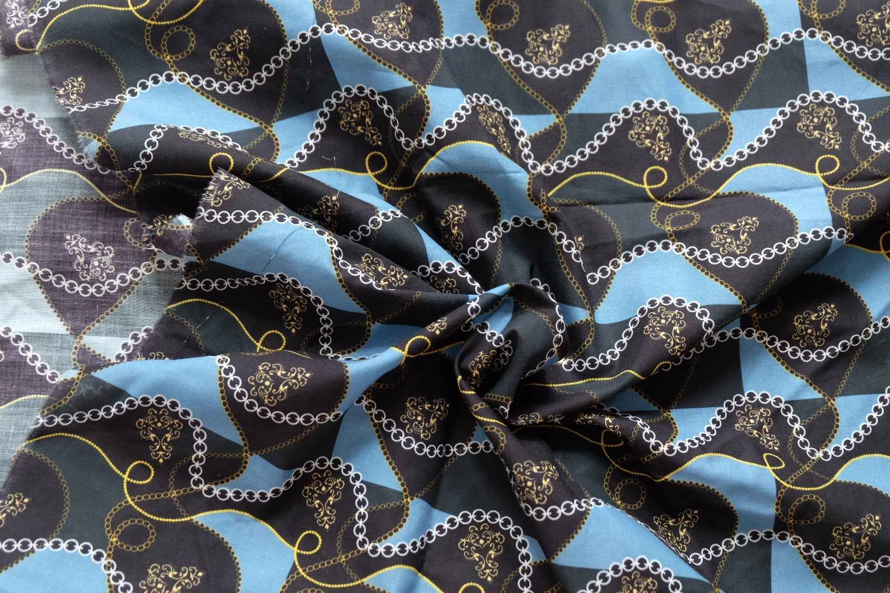 Ornamental Chain Print Cotton — 1.0 yd
