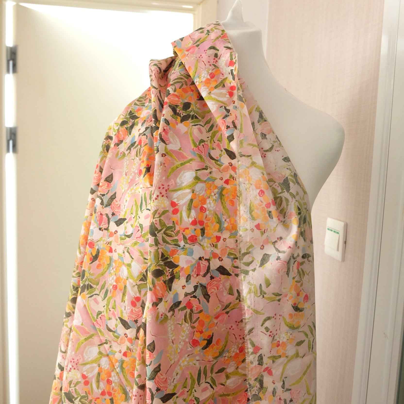 Painterly Floral 60s Cotton Fabric – Lightweight High-Count Dress Cotton (2.19 yds)