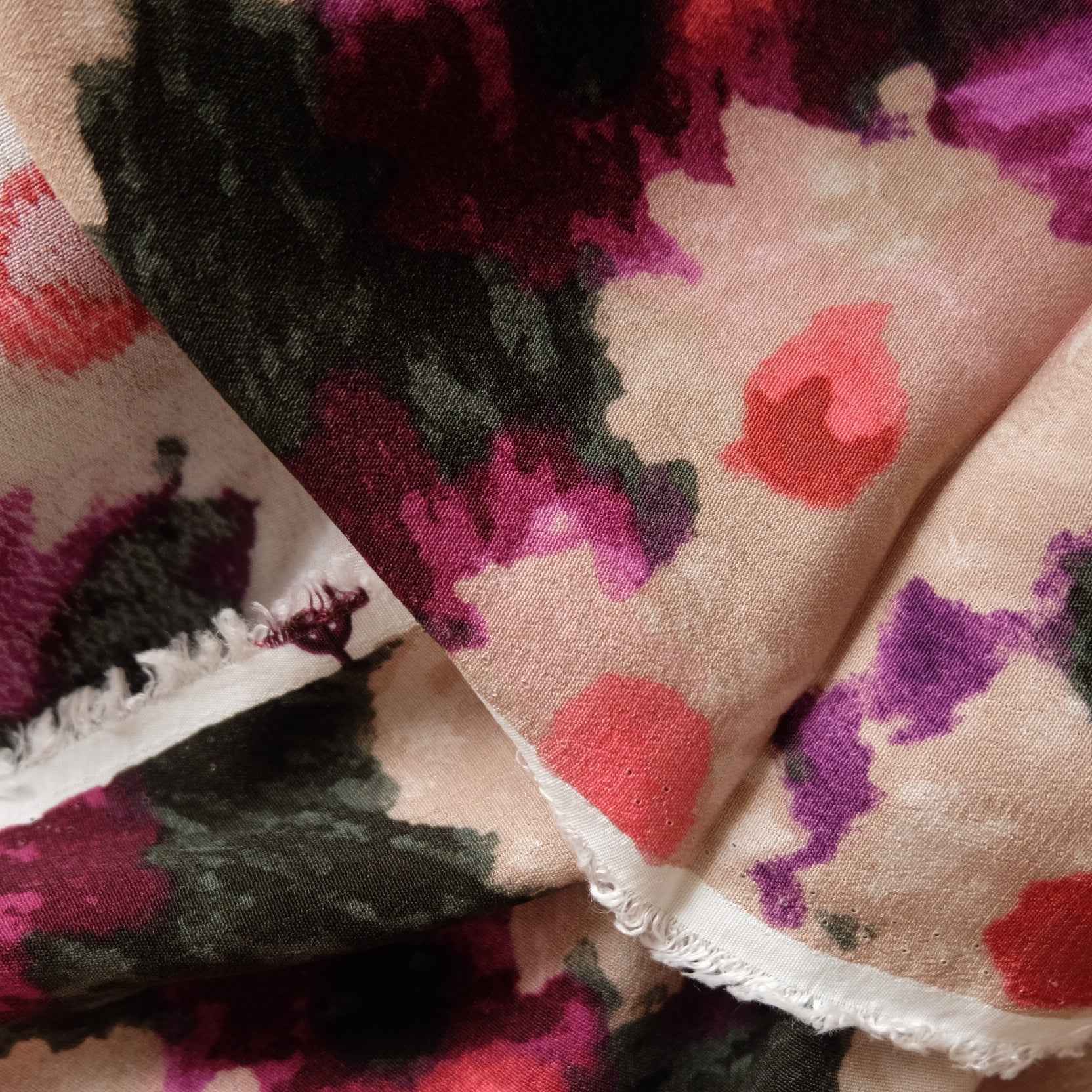 Painterly Viscose Satin-Feel Fabric – Fluid Abstract Floral