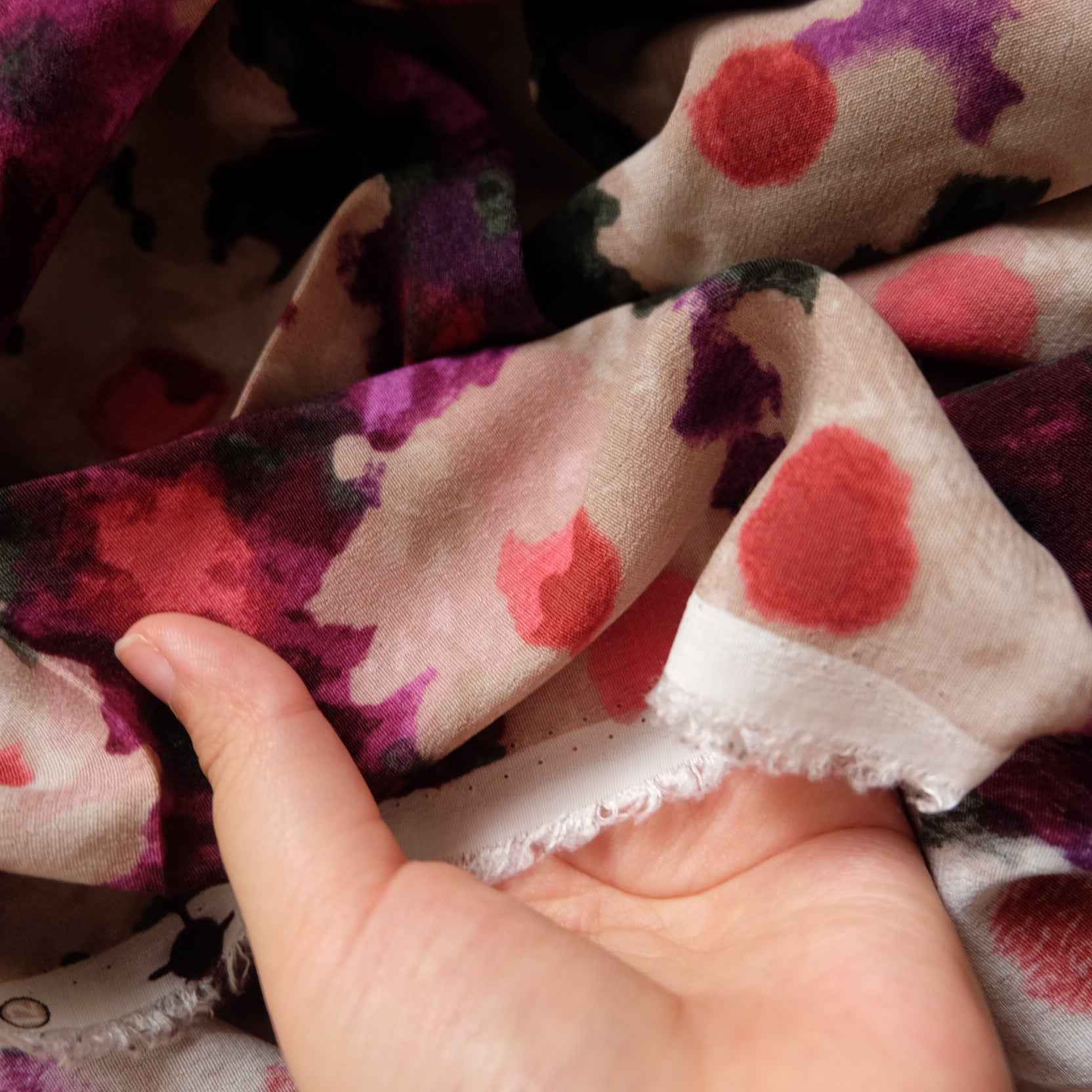 Painterly Viscose Satin-Feel Fabric – Fluid Abstract Floral