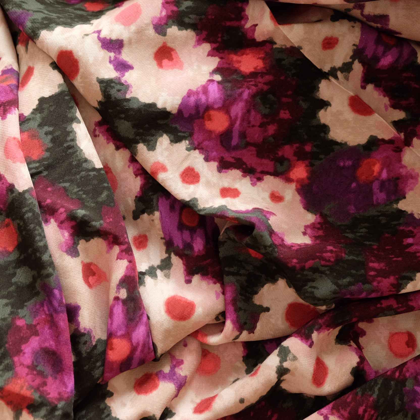 Painterly Viscose Satin-Feel Fabric – Fluid Abstract Floral
