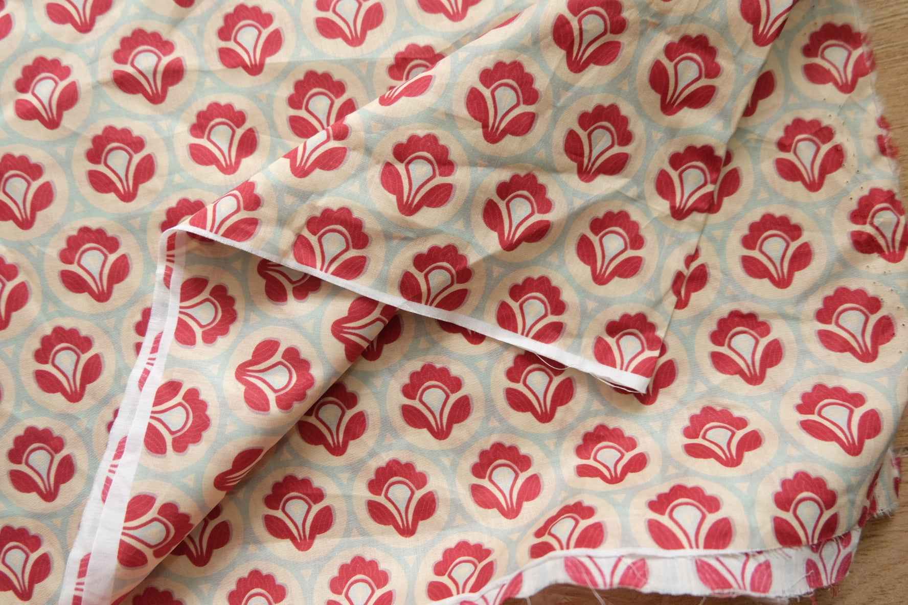 Red Floral Cotton Lawn – 0.44 Yard Remnant - BUBBO